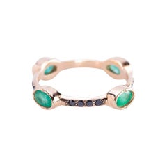 Anillo apilable de oro de 18 quilates estilo decó de 0,70 quilates de esmeralda y diamantes negros