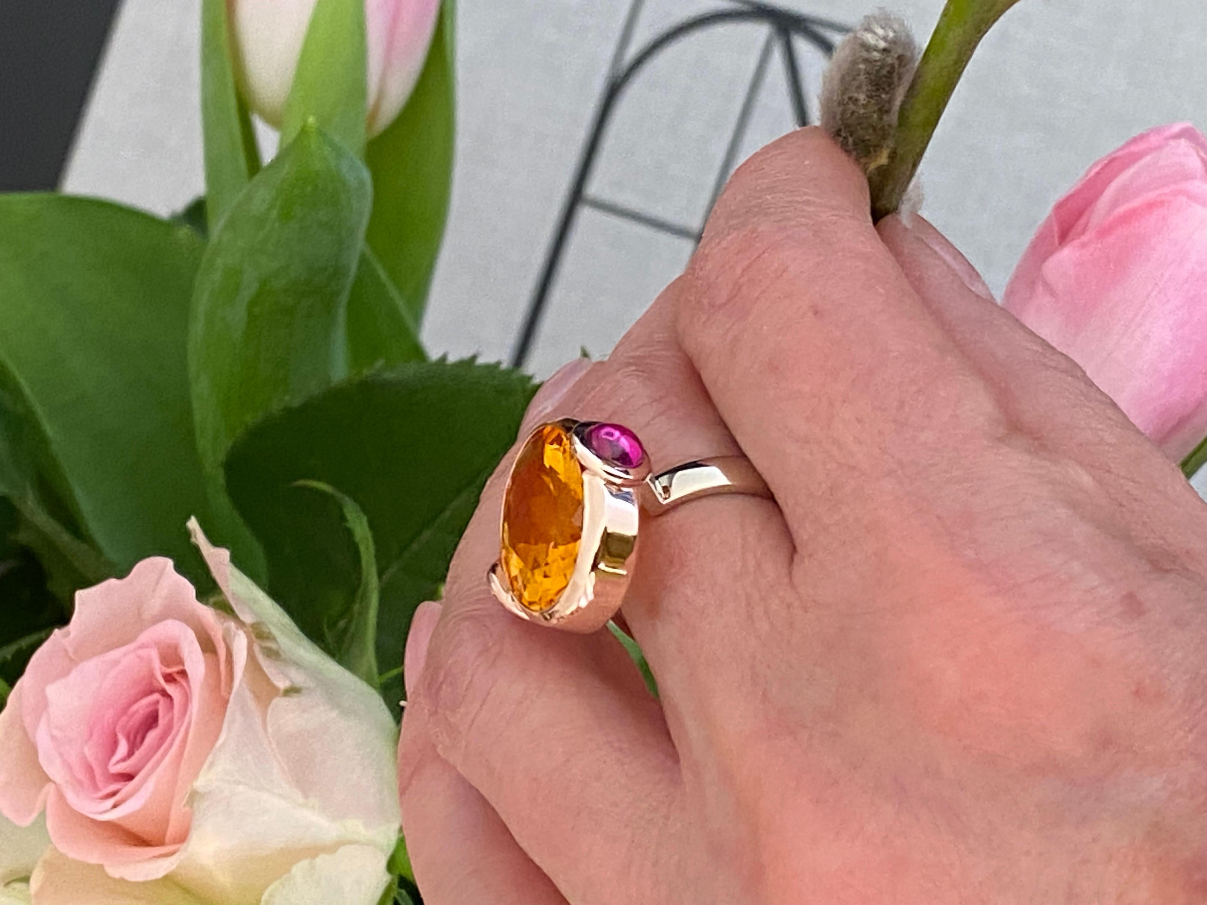 Rossella Ugolini Design Collection Deco Style 18 Karat Yellow and White Gold Citrine Amethyst Cabochon Candy Cocktail Ring.
The character of the Citrine Candy ring is almost tangible, thanks certainly to the size of the yellow Citrine gemstone it