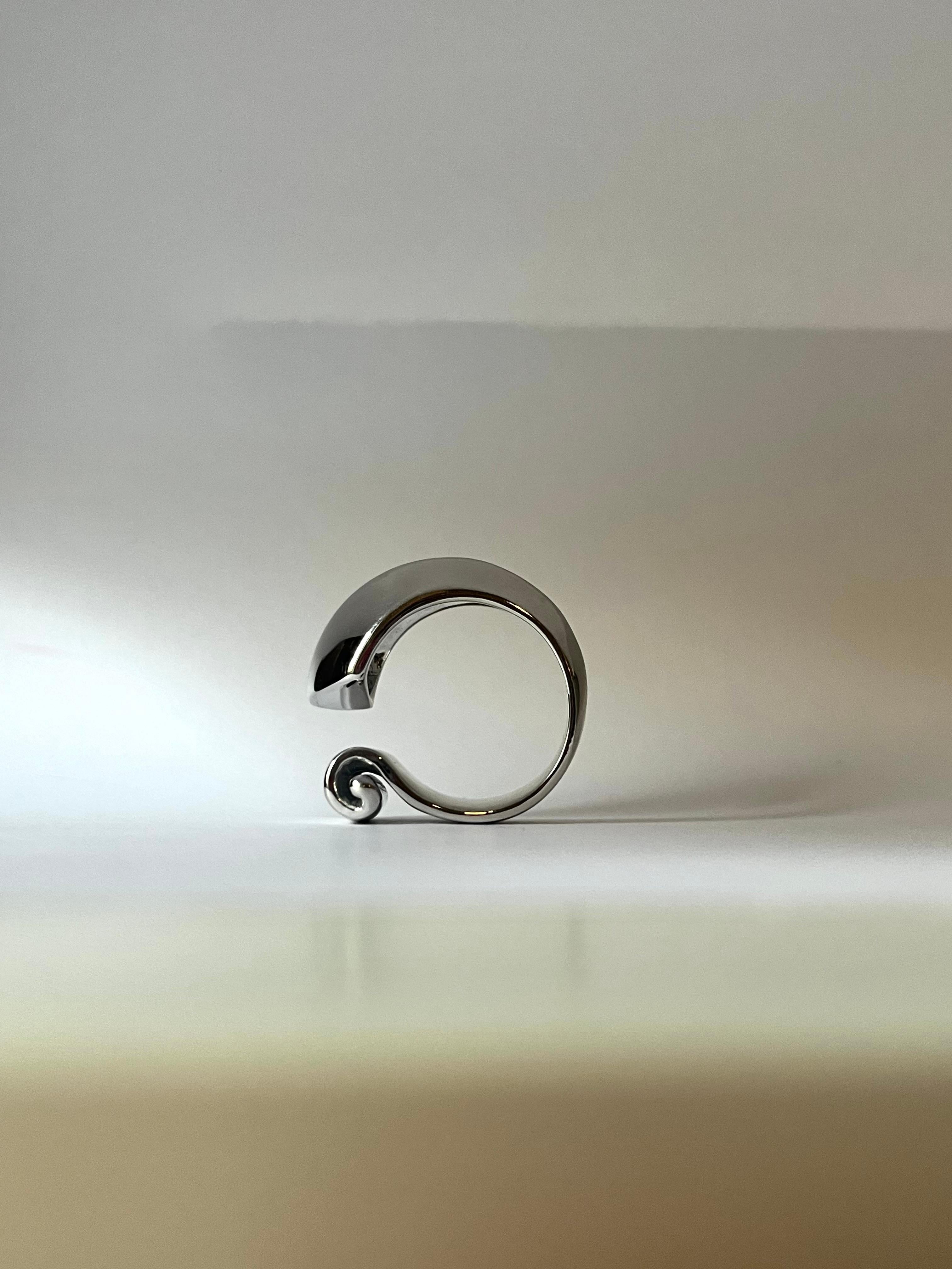 Einsex-Ring aus 18 Karat Weißgold im Deco-Stil mit Unisex-Design (Art déco) im Angebot