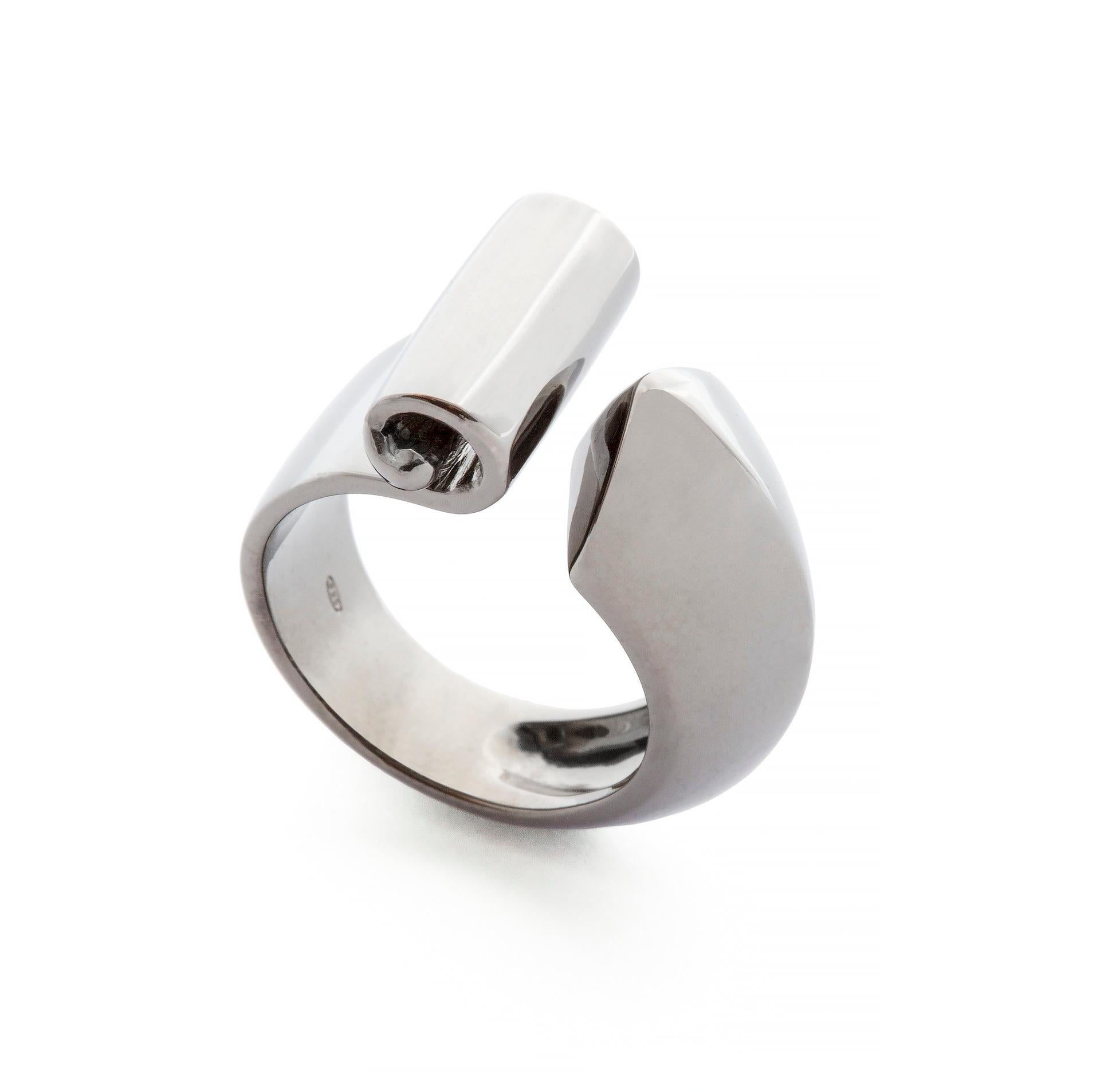 Deco Style 18 Karat White Gold Unisex Design Ring For Sale 5