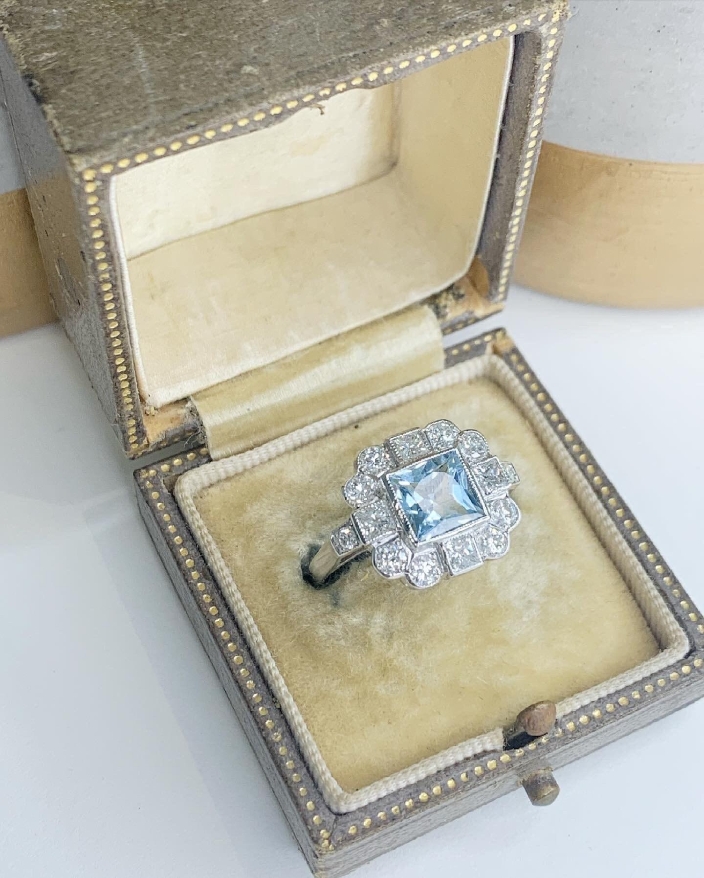 Deco Style 18ct White Gold Aquamarine & Diamond Ring In Good Condition For Sale In Brighton, GB