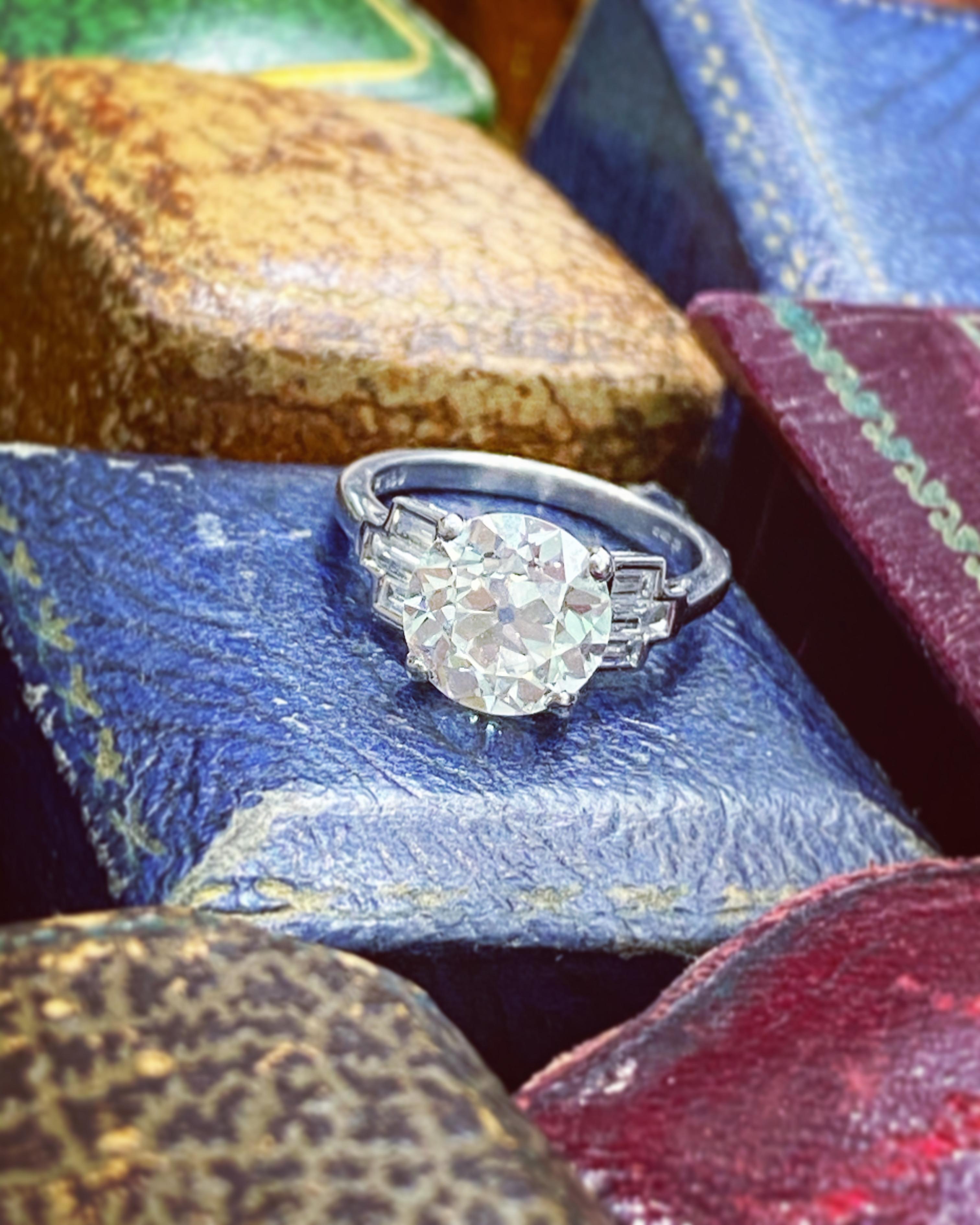 Bague de fiançailles de style Art déco avec diamant taille ancienne de 3,05 carats en vente 3