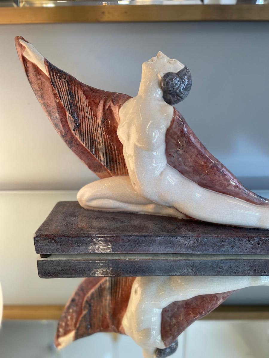 Metà XX secolo Scultura danzante in ceramica in stile Deco in vendita