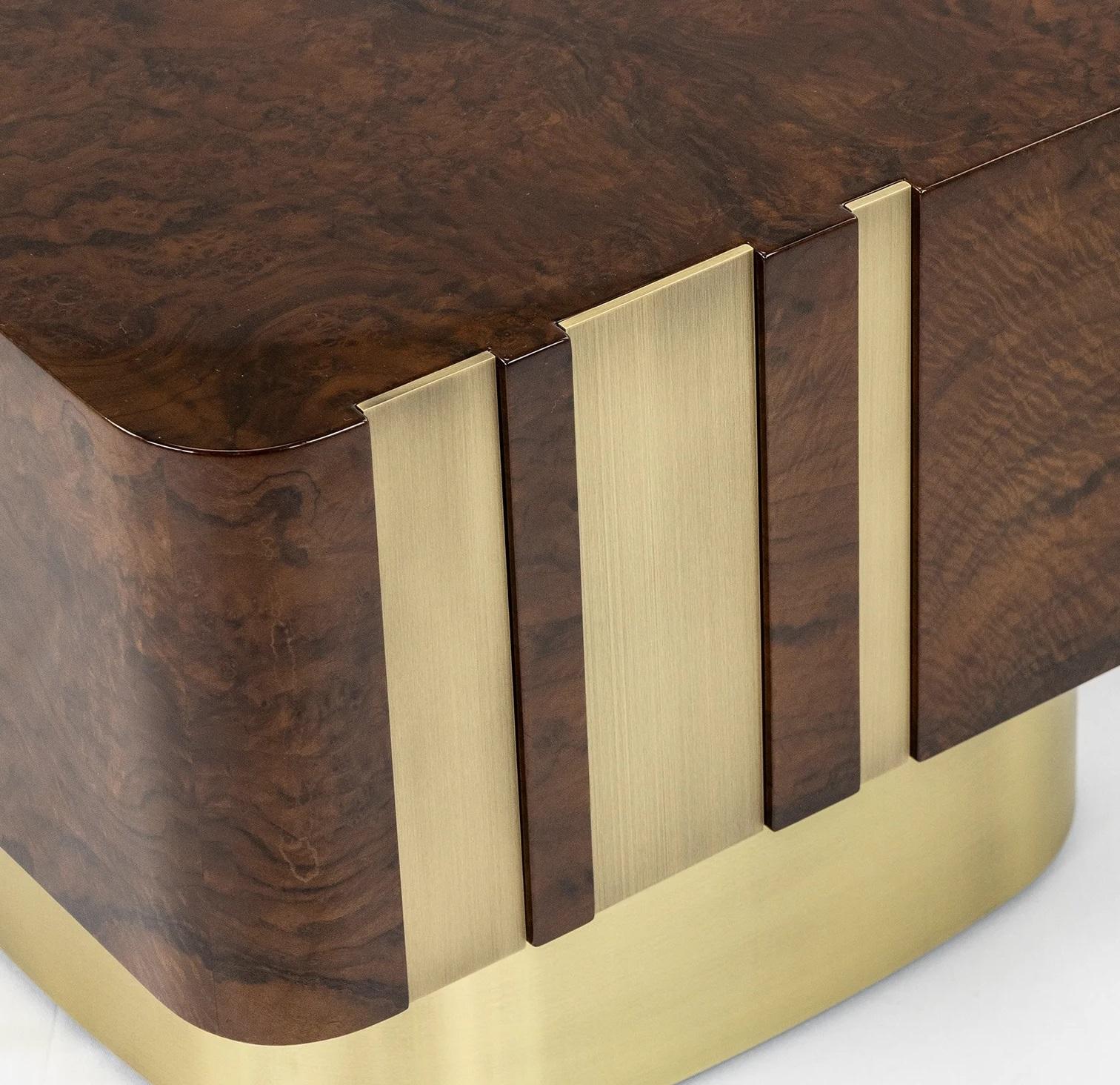 XXIe siècle et contemporain Table basse de style déco en racine de noyer et laiton oxydé par Jose De Castro en vente