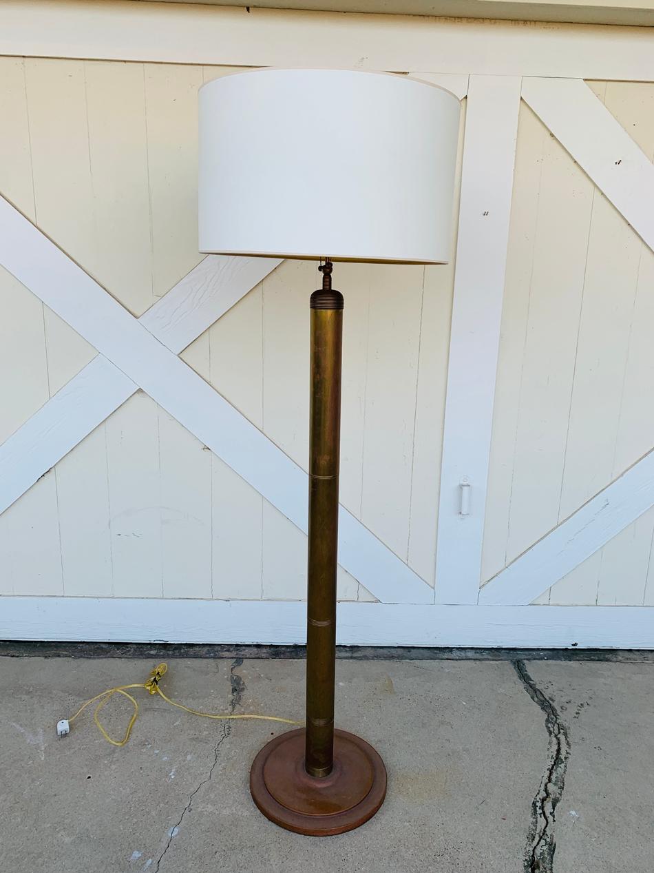 Stunning and beautiful floor lamp in solid brass made in the deco style.

The lamp is very imposing, very thick and tall with a ribbed design, the shade is very generous in size and a graduated base.

The lamp has two light sockets and pull