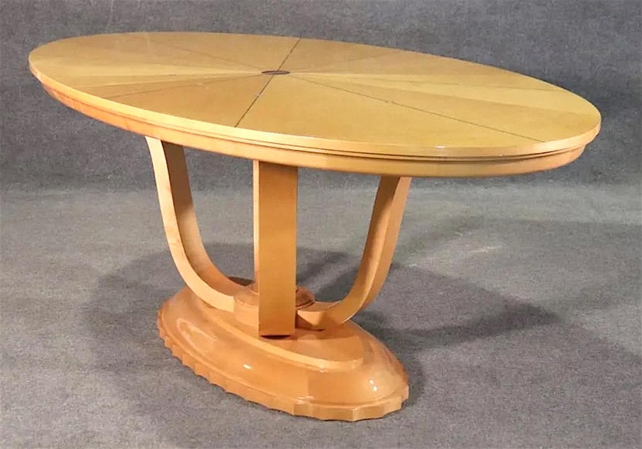 Deco Style Oval Dining Table In Good Condition For Sale In Brooklyn, NY