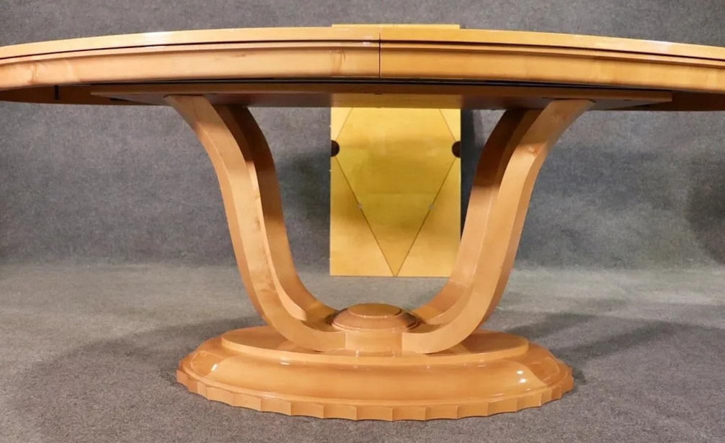 20ième siècle Table de salle à manger ovale de style déco en vente