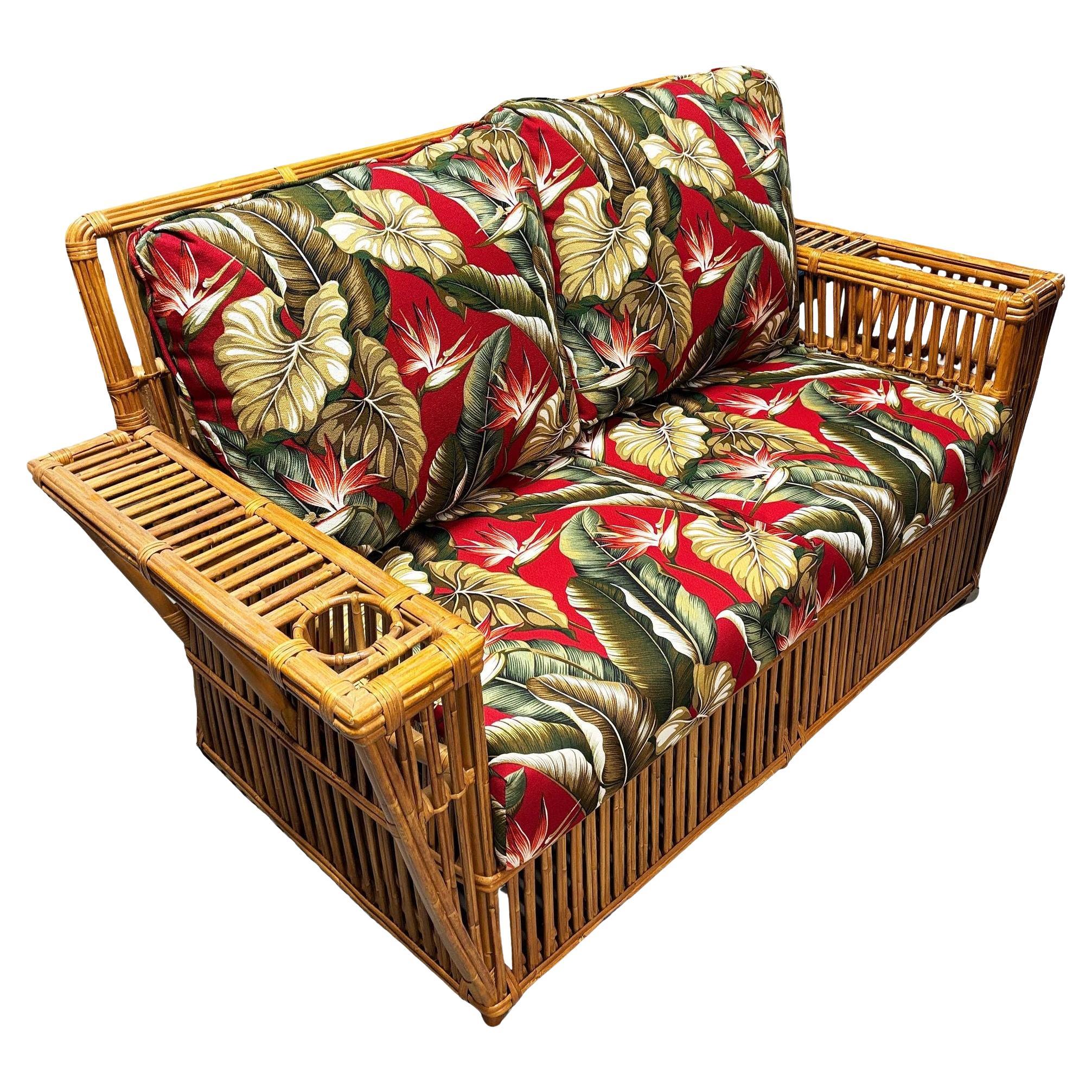 Canapé Nantucket 3 places, coussins floraux, style déco "Présidents" Stick Reed Rattan en vente