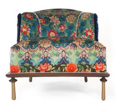 Art-déco-Sessel ohne Armlehne mit Holzdetails und messingfarbenen Füßen „Customizable“