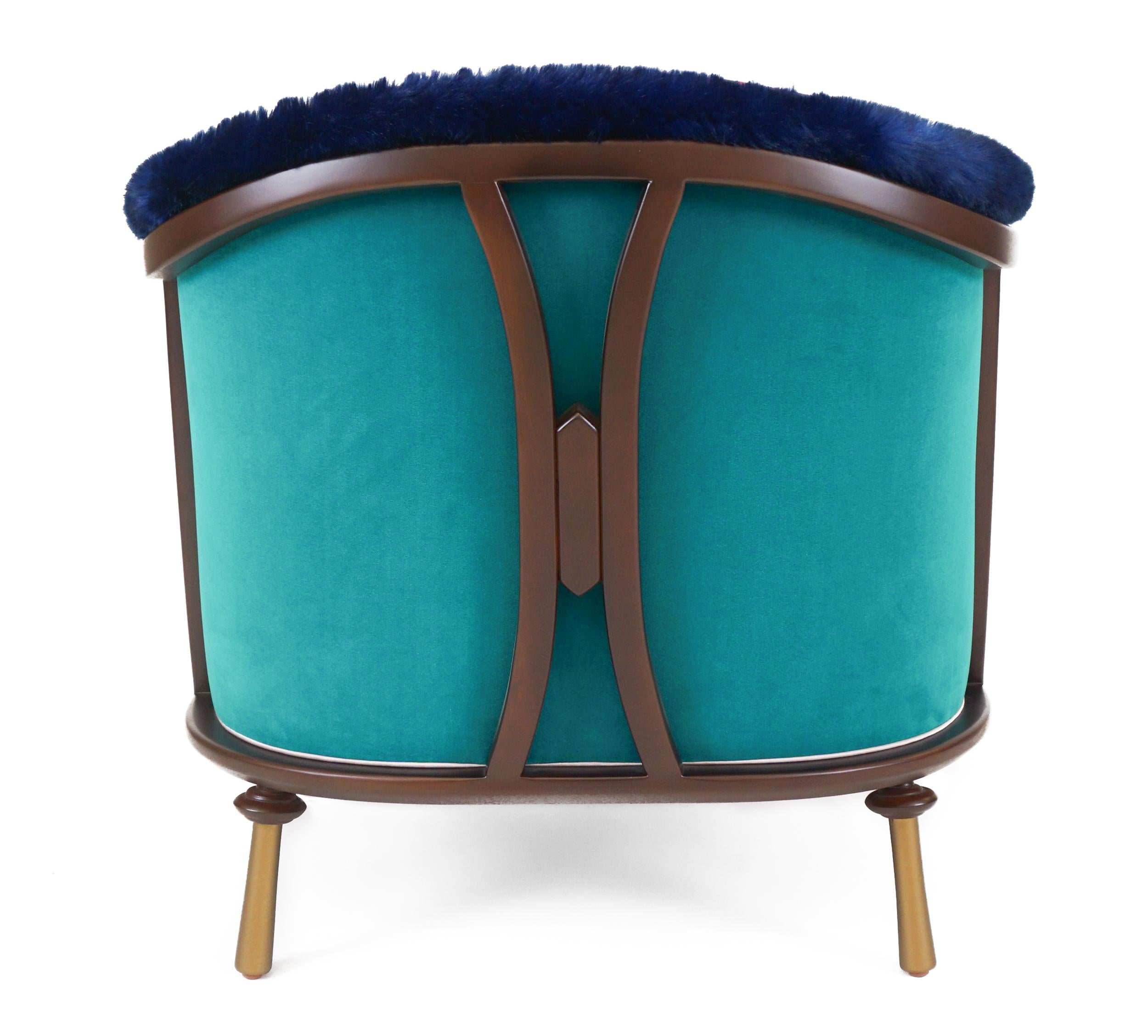 Art-déco-Sessel ohne Armlehne mit Holzdetails und messingfarbenen Füßen „Customizable“ (amerikanisch) im Angebot