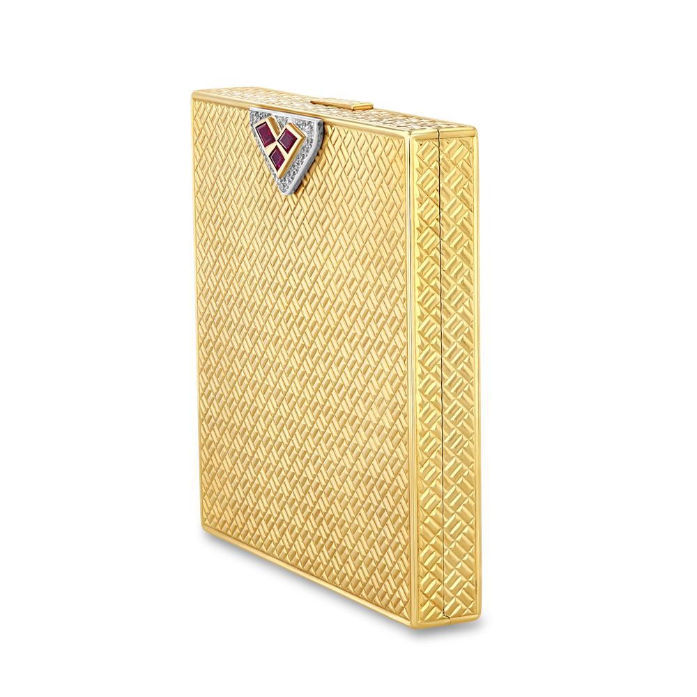 This timeless gold Tiffany & Co. powder case is extraordinary. Comprised of 14k yellow gold, 1.2 carat red rubies, and .35 carat diamonds, this piece is in excellent condition with its original carrying case.

(Diamonds: 21 - 0.35 Carat, Red Ruby: 3