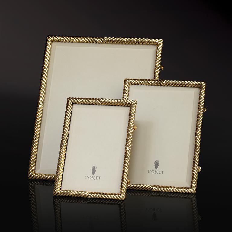 Deco Twist Frame - Gold - 5 x 7 In New Condition For Sale In Irving, TX