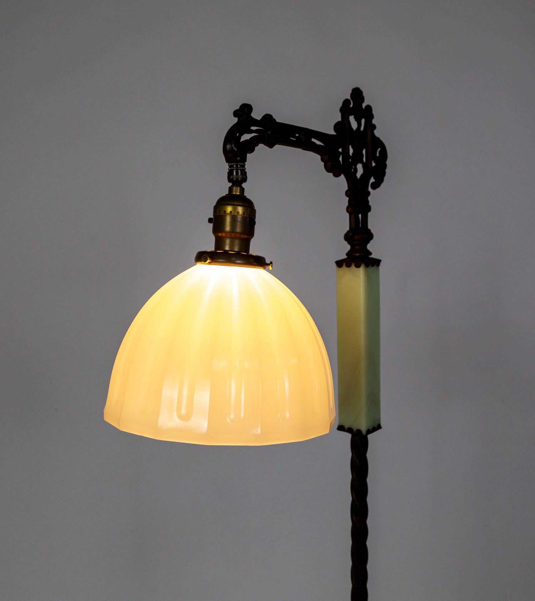 Lampada da terra a ponte in vetro e ferro Deco Uranium in vendita 4
