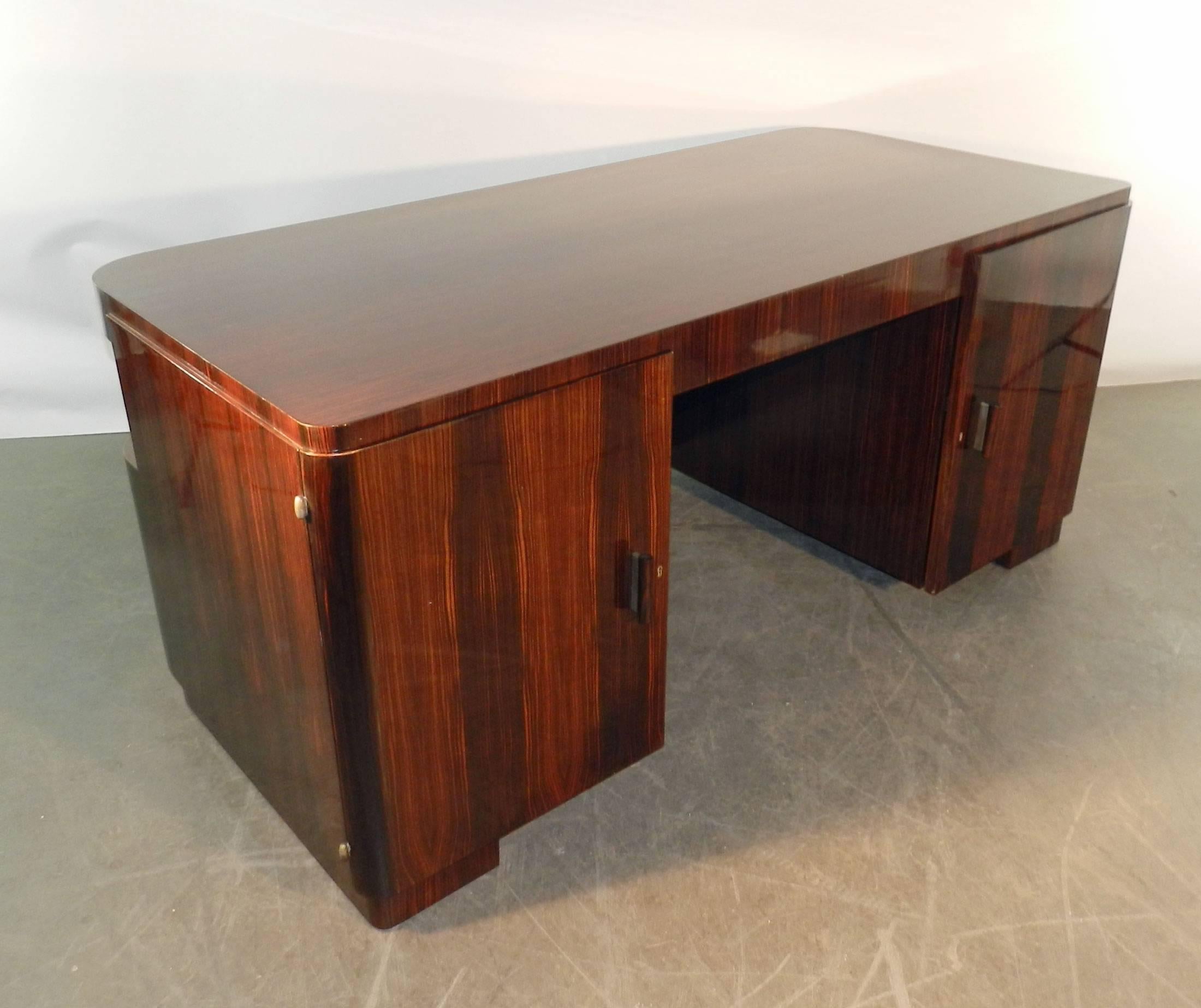 Decoene Freres, Art Deco desk in Macassar ebony.
Fully restored.