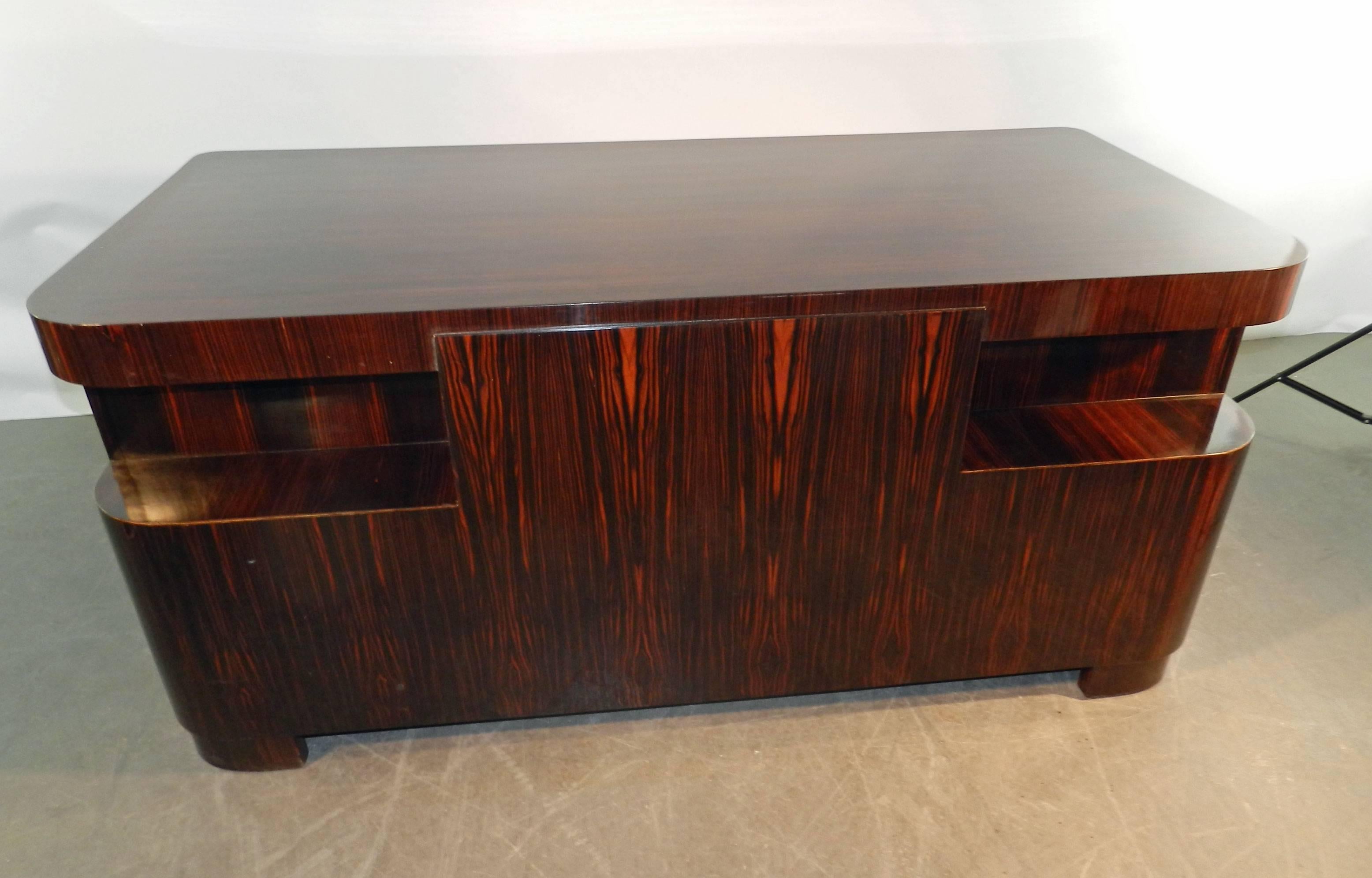 Decoene Freres, Art Deco Desk in Macassar Ebony, circa 1930 In Good Condition For Sale In Saint-Ouen, FR