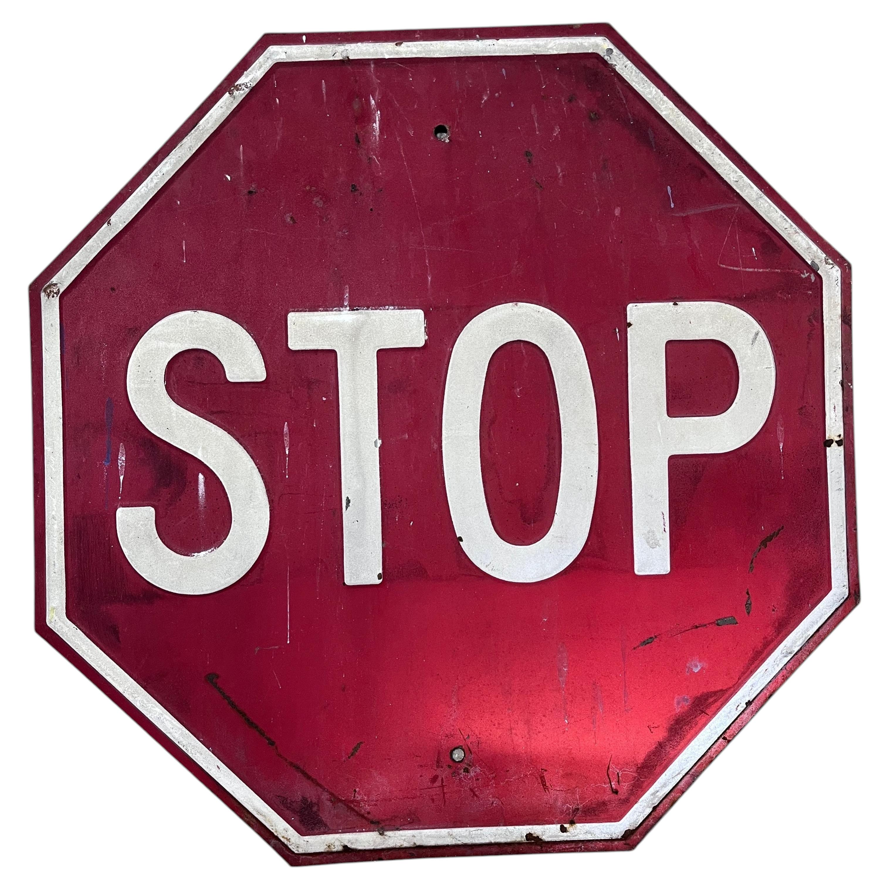 Panneau STOP en acier lourd 24" octogonal, déclassé, rouge, émail porcelaine 1954-1964 en vente