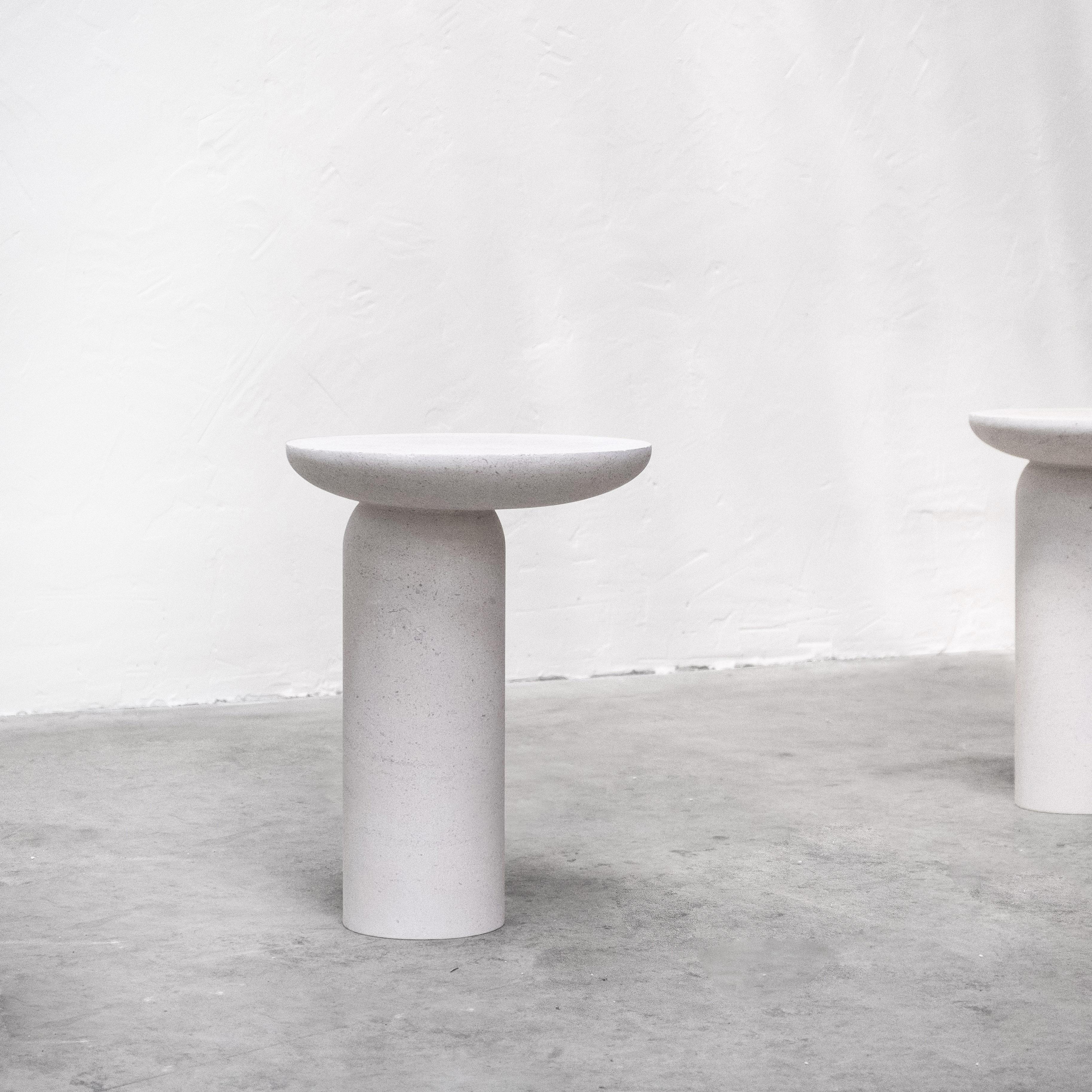 Table d'appoint en pierre « Decomplexe » sculptée par Frederic Saulou Neuf - En vente à Geneve, CH