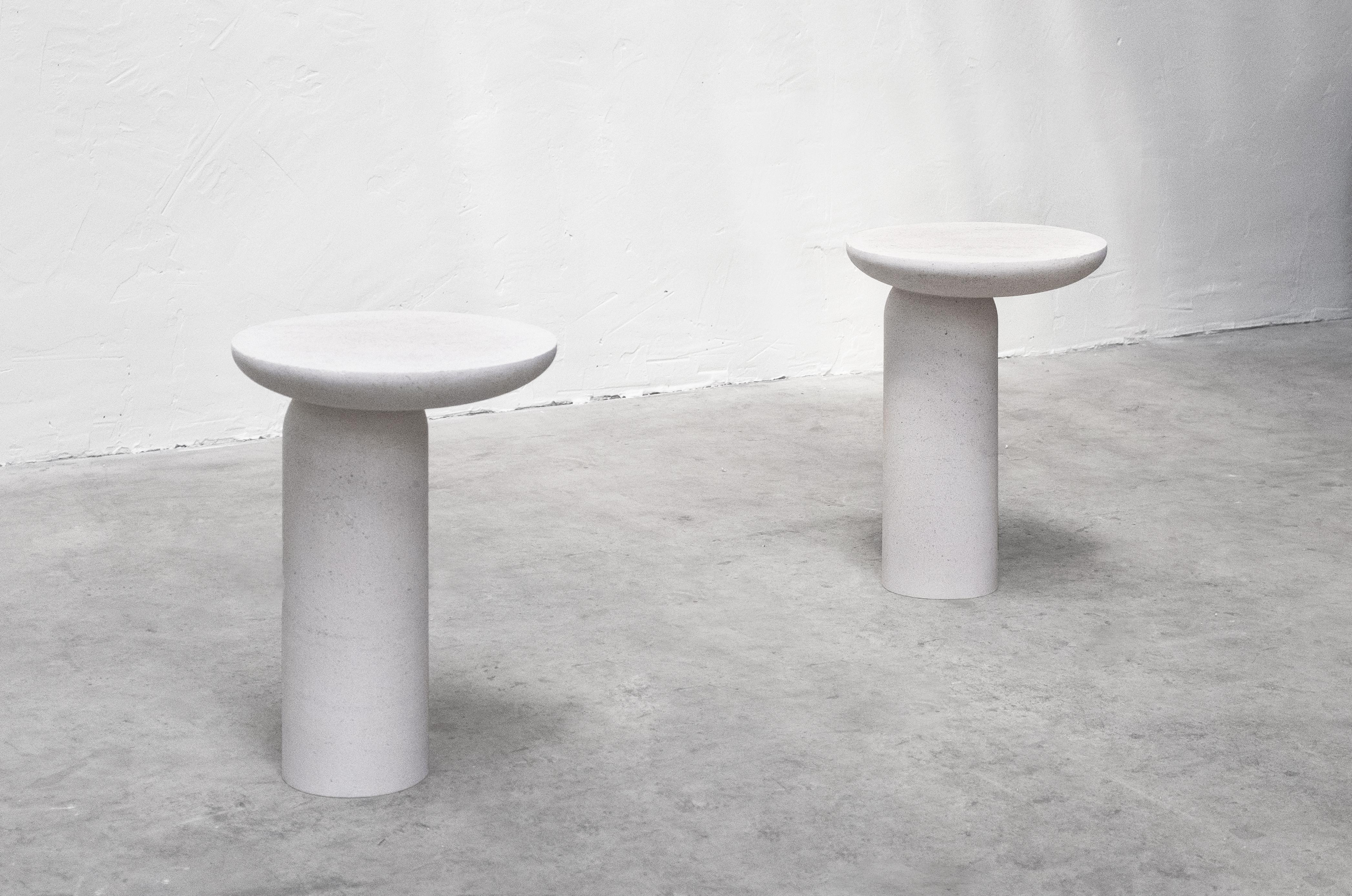 XXIe siècle et contemporain Table d'appoint en pierre « Decomplexe » sculptée par Frederic Saulou en vente