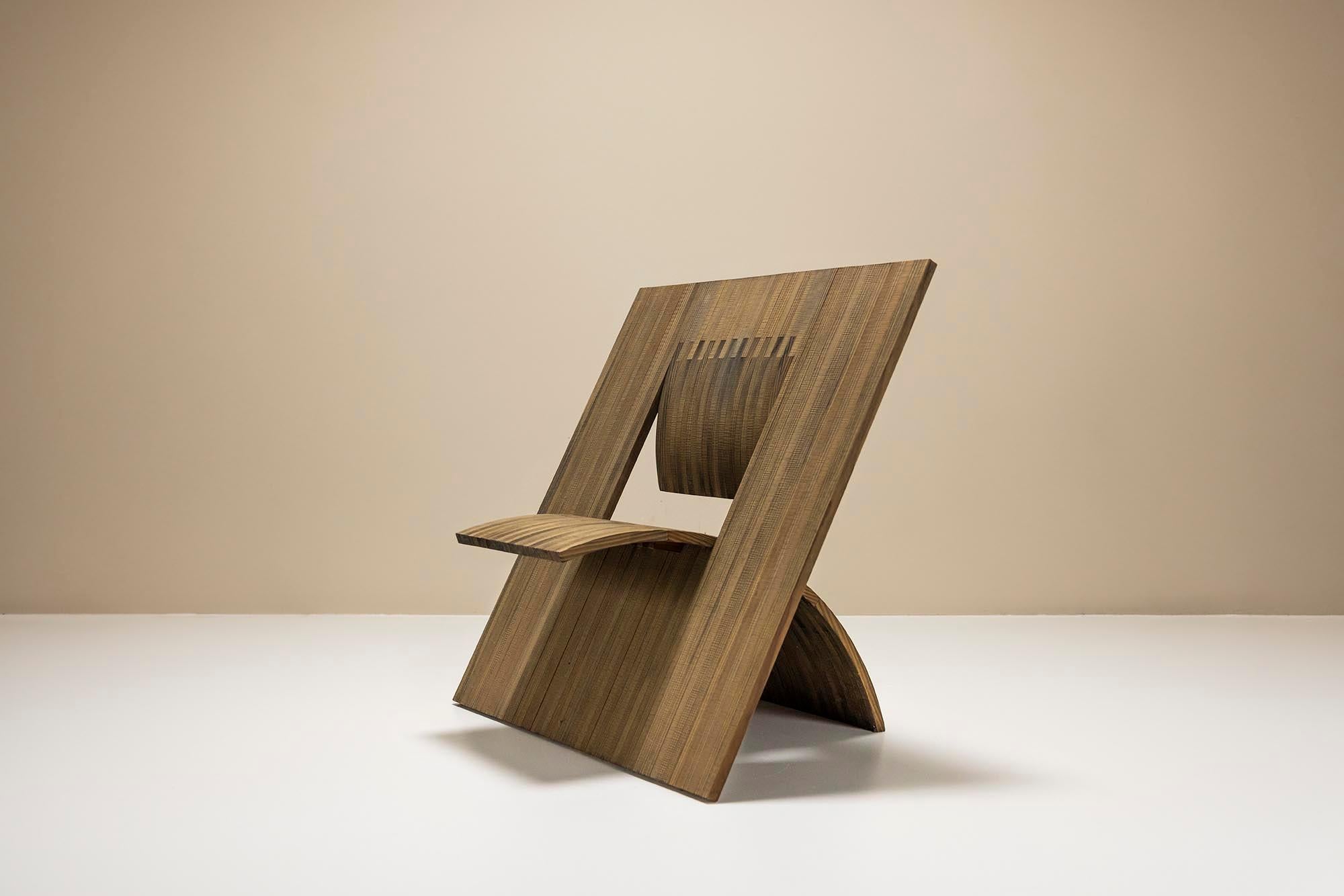 Silla cuadrada angular deconstructivista de madera, Países Bajos Años 80 Holandés en venta
