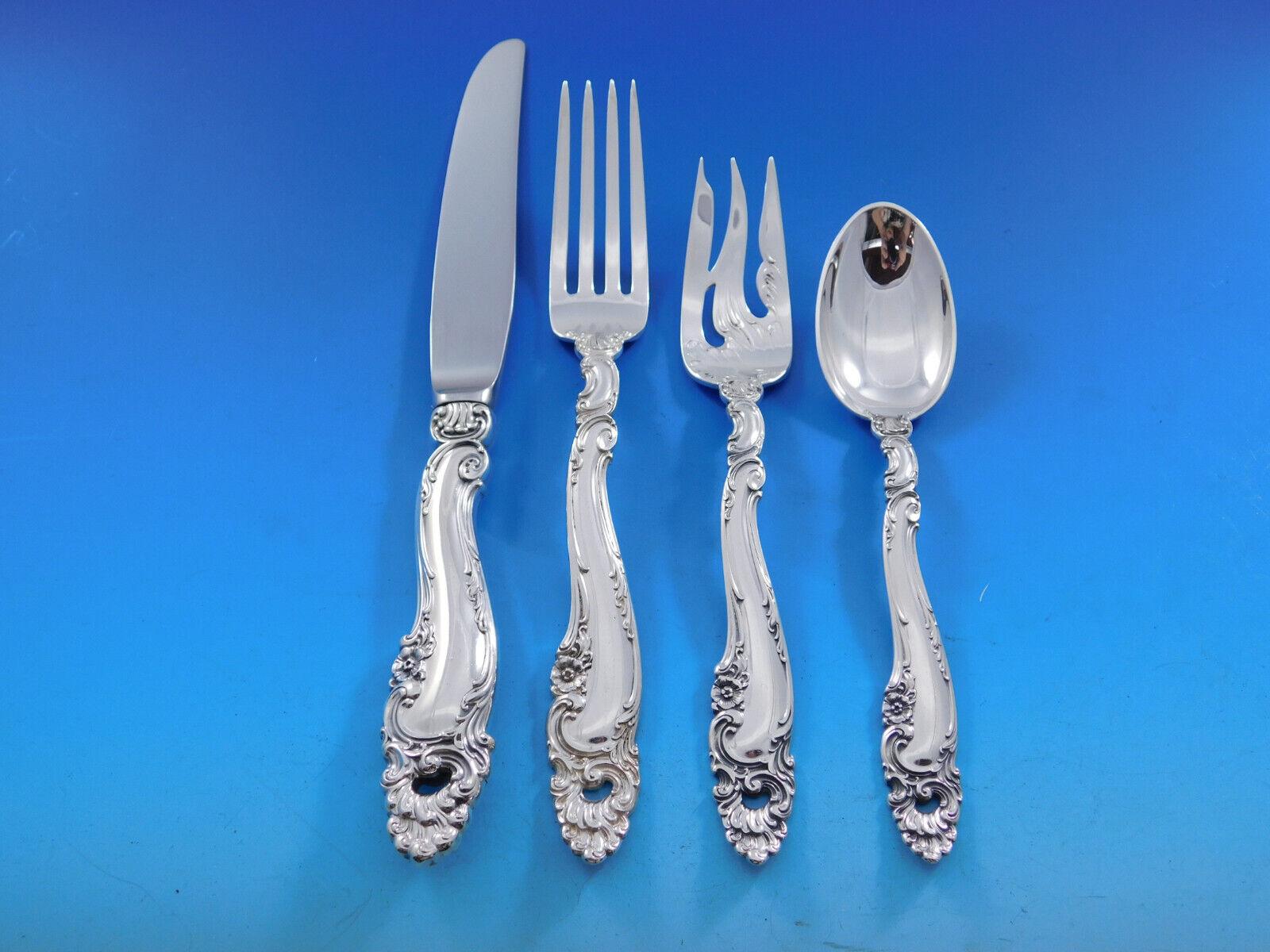 Squisito set di posate monumentali in argento Sterling Decor by Gorham per 24 - 126 pezzi. Questo set è perfetto per le grandi riunioni e comprende:


24 coltelli, 9