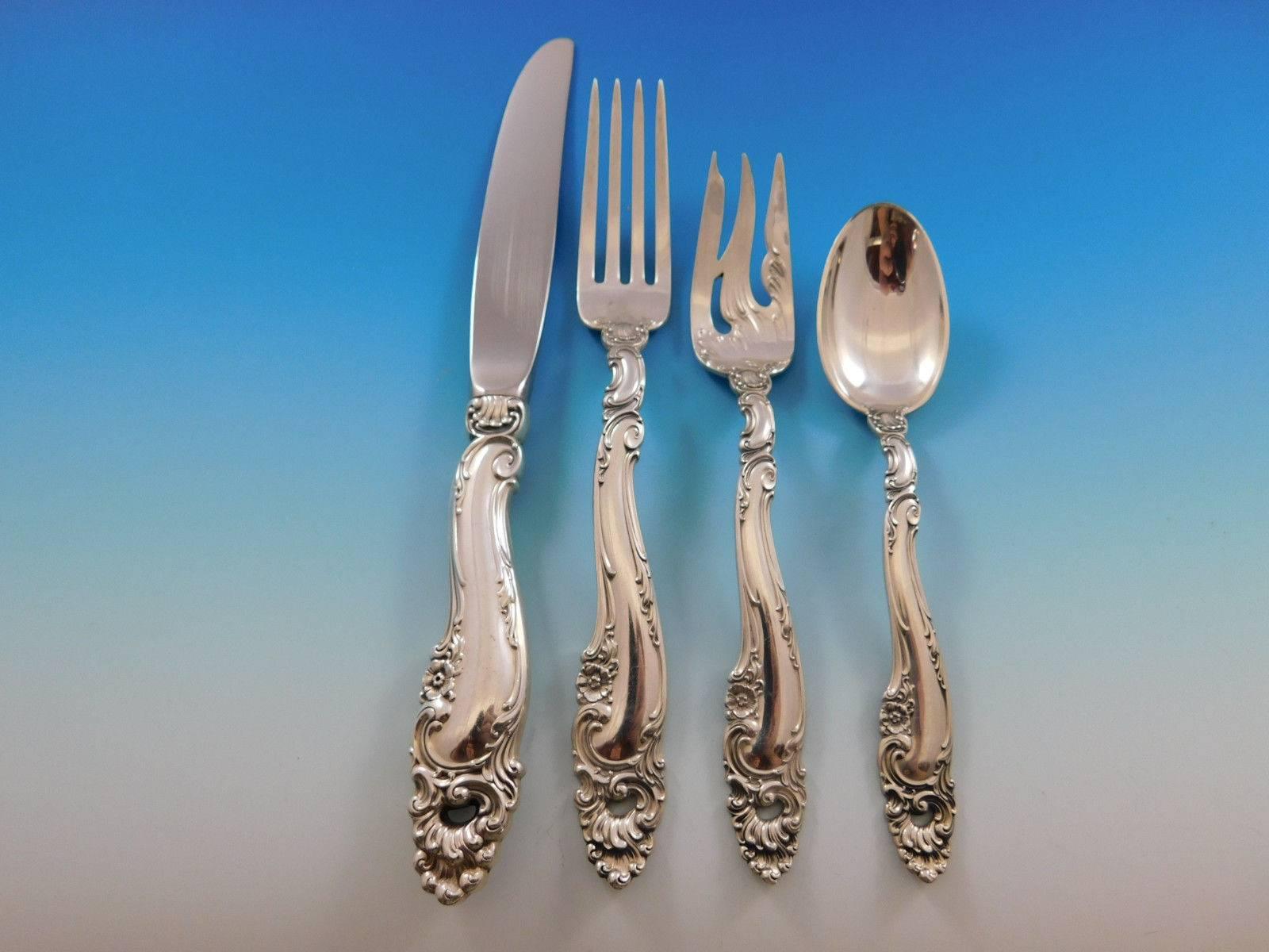 Decor by Gorham sterling silver flatware set, 32 pieces. This set includes:

Measure: Eight Knives, 8 3/4