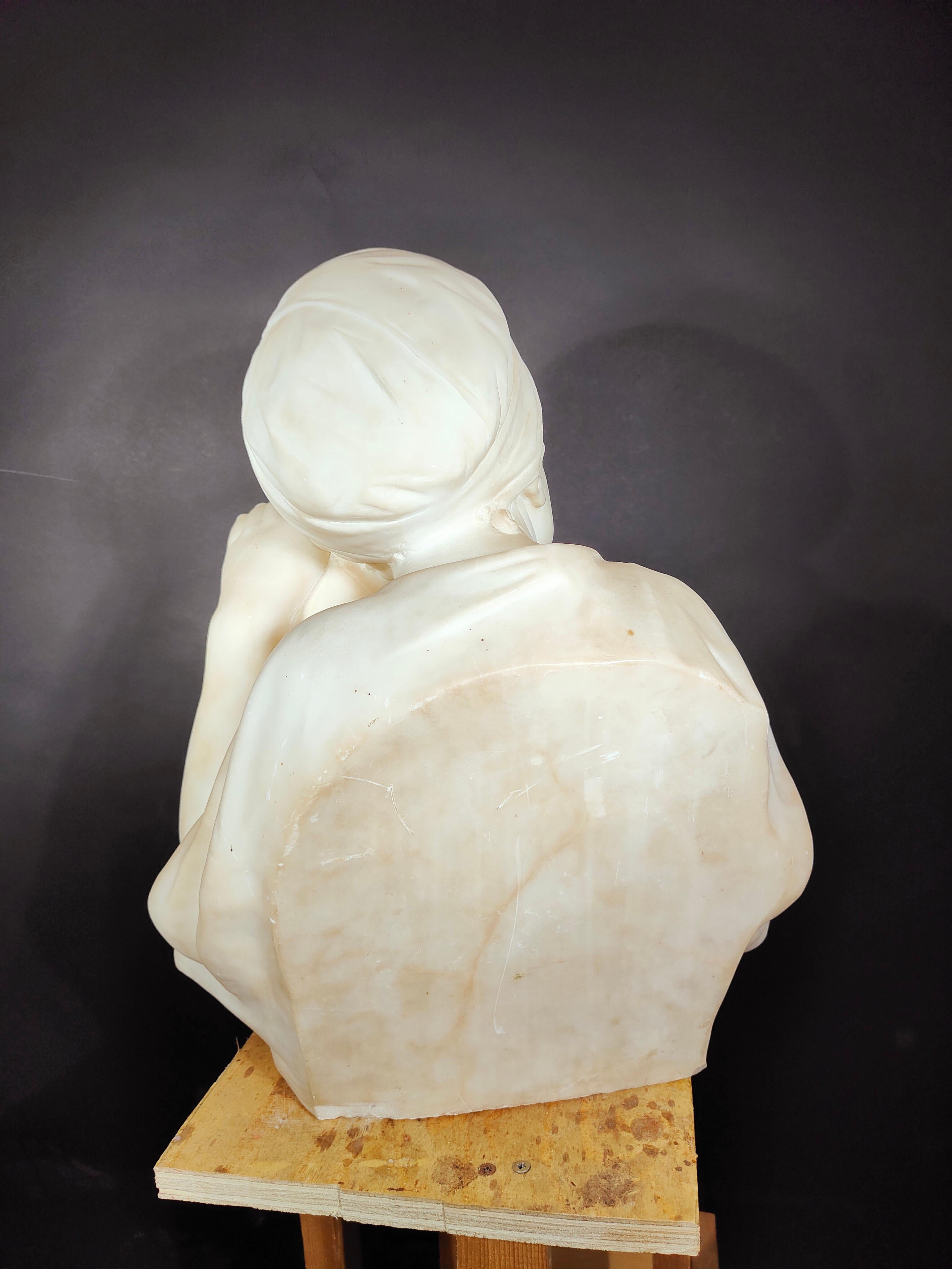 Decorarive XIX Century Italian Marble Sculpture For Sale 2