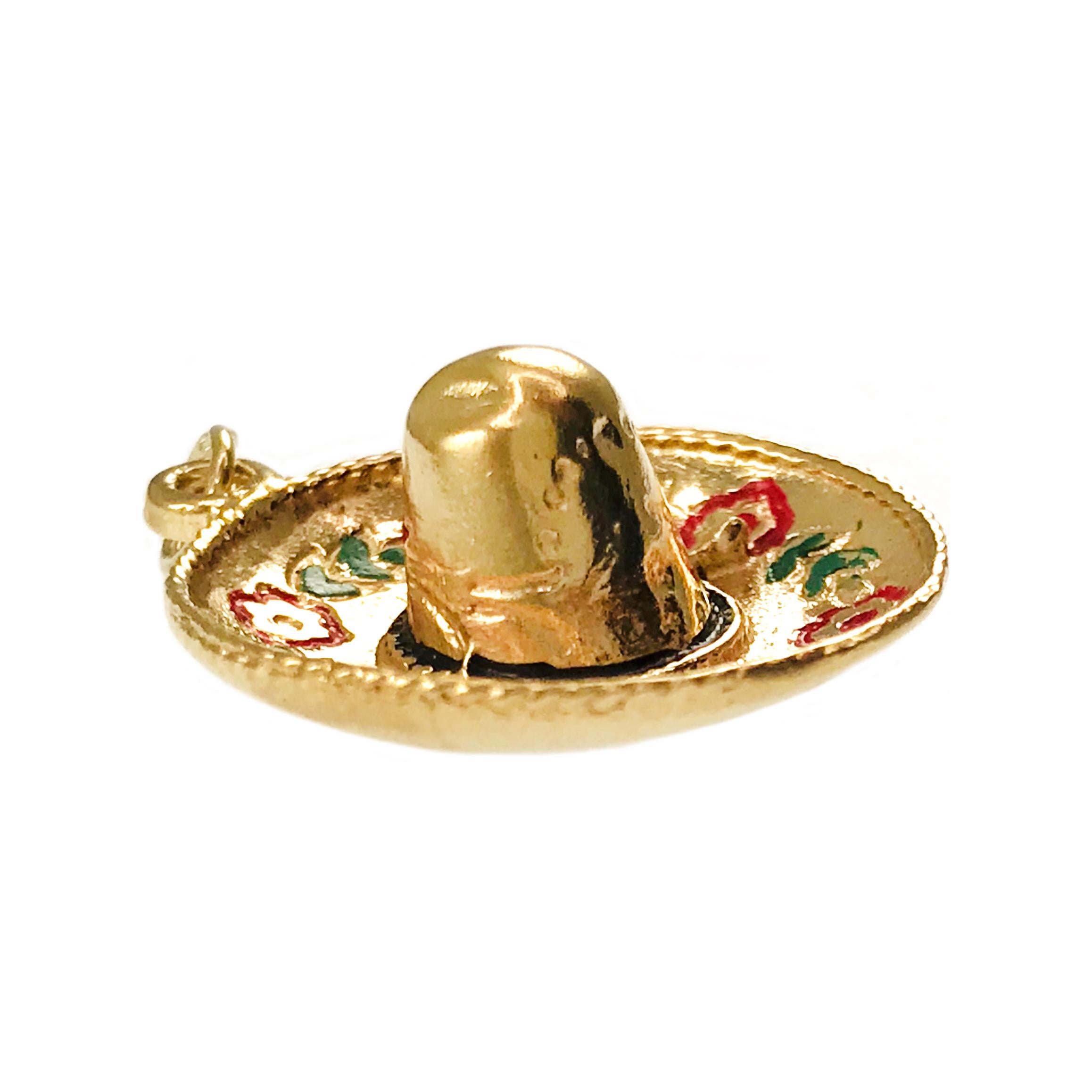 Rétro Pendentif Sombrero en or jaune 14K émaillé et décoré en vente
