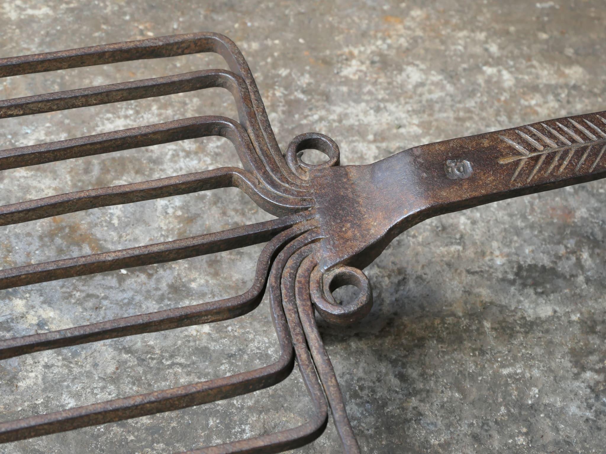 Decorated 17th Century French Louis XIV Period Gridiron In Good Condition For Sale In Soest, NL