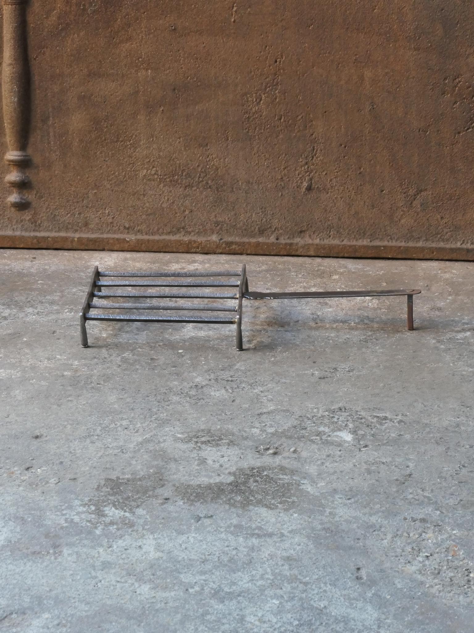 19th Century hand forged French gridiron, made of wrought iron. It is used to grill small pieces of meat quickly over the fire. Sometimes they are put in the fire or else on a trivet, depending on the size of the fire. The gridiron is in a good