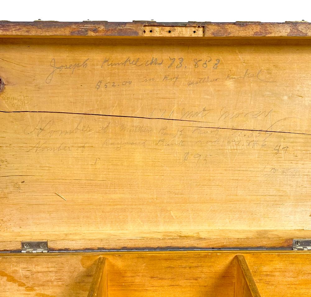 Dekorierte Schachtel mit Überlays (20. Jahrhundert) im Angebot