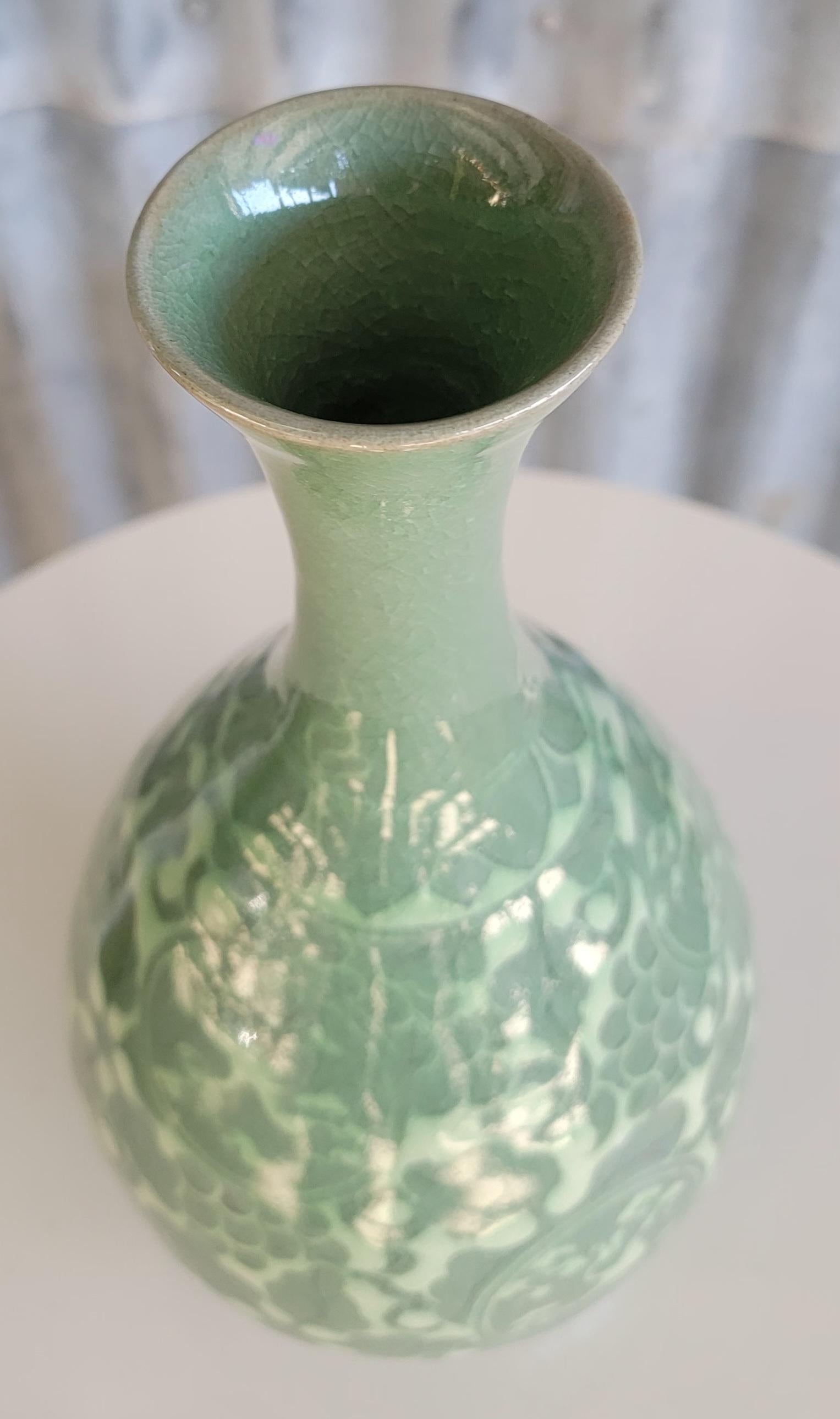 Decorated Celadon Vase In Good Condition For Sale In Fulton, CA