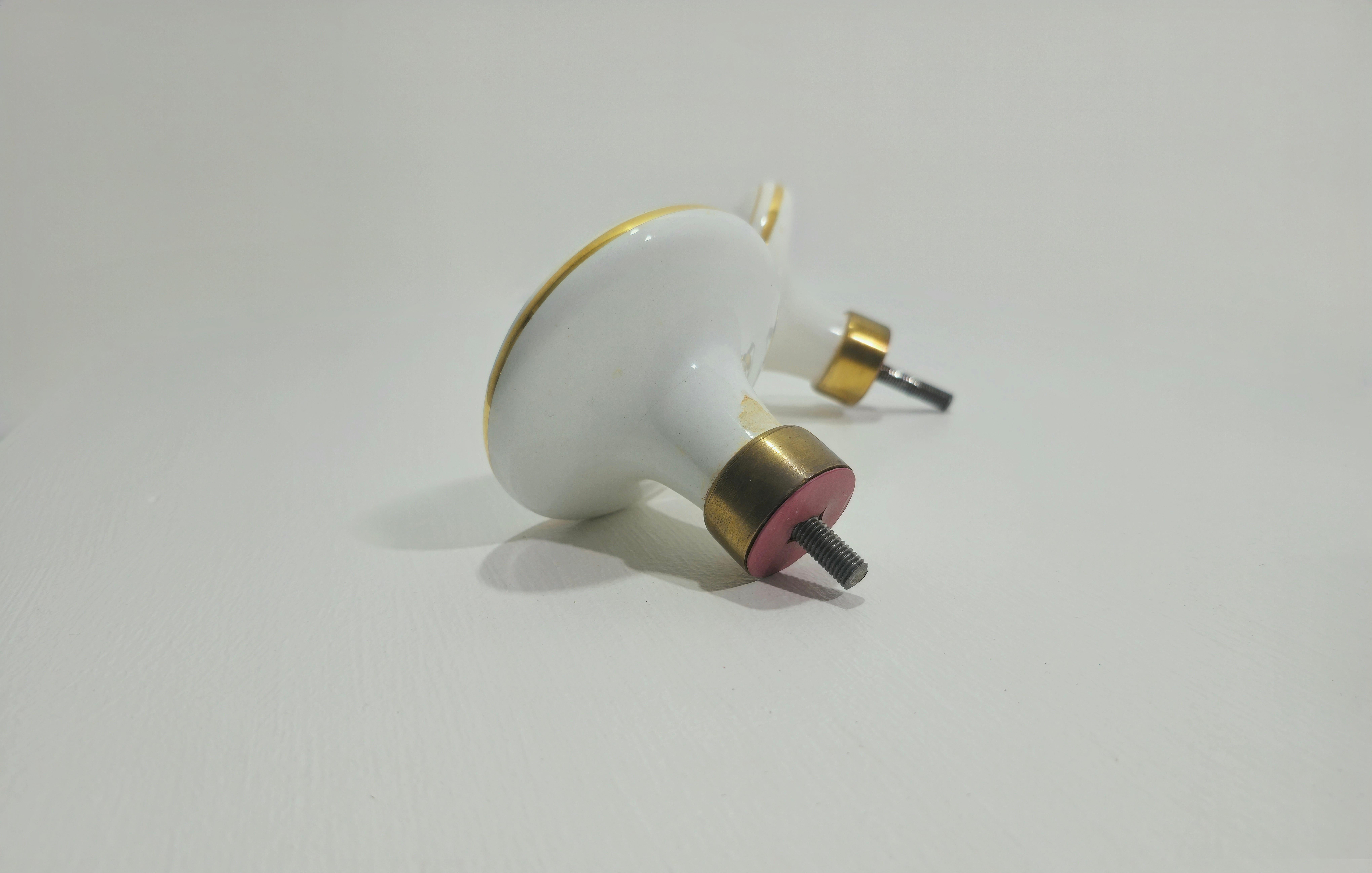 Dekorierte Keramik-Tür- oder Schubladengriffe oder Knöpfe Mid-Century Modern Italien 70/80 (Moderne der Mitte des Jahrhunderts) im Angebot