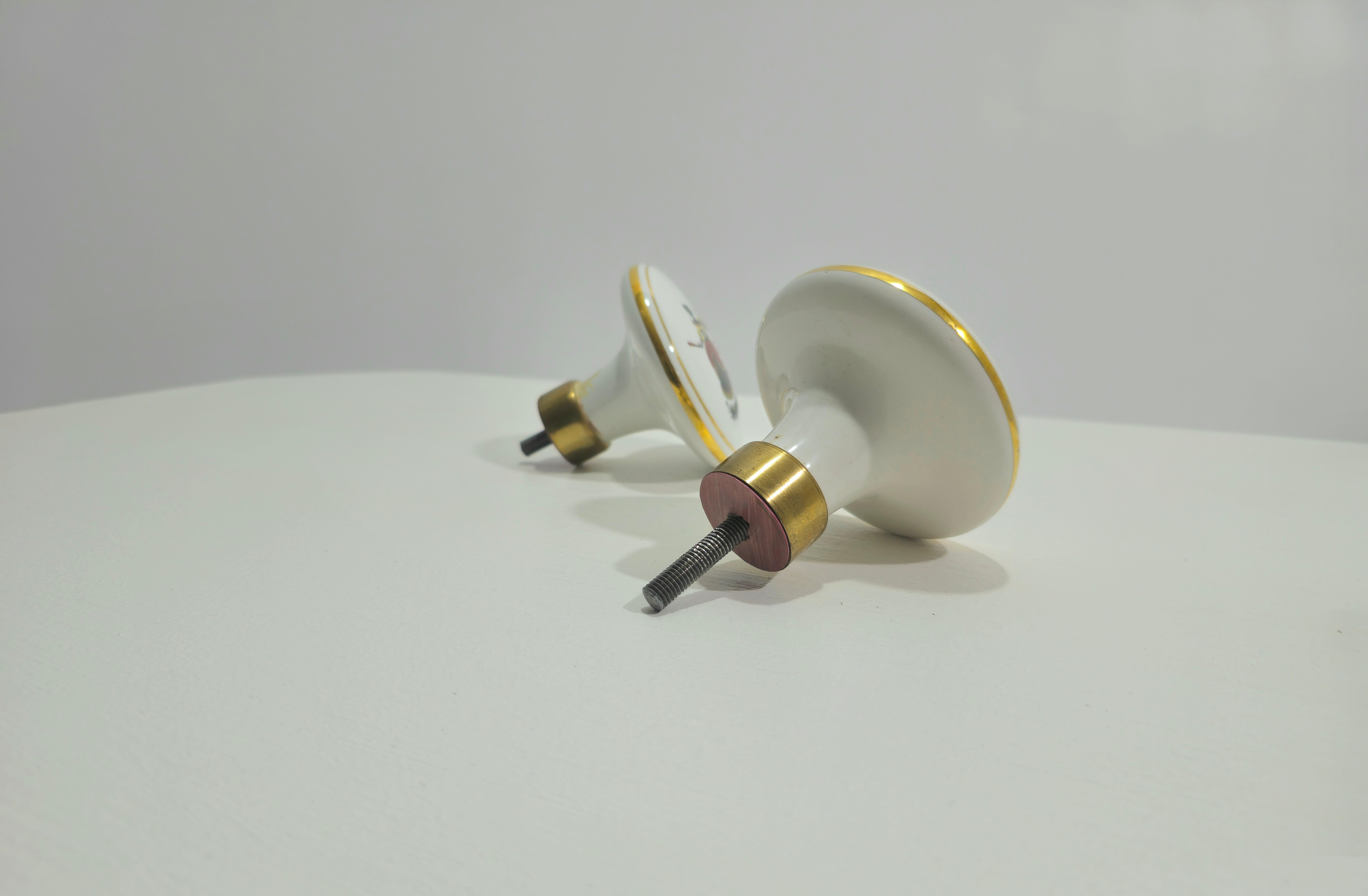 Dekorierte Keramik-Tür- oder Schubladengriffe oder Knöpfe Mid-Century Modern Italien 70/80 im Zustand „Hervorragend“ im Angebot in Palermo, IT