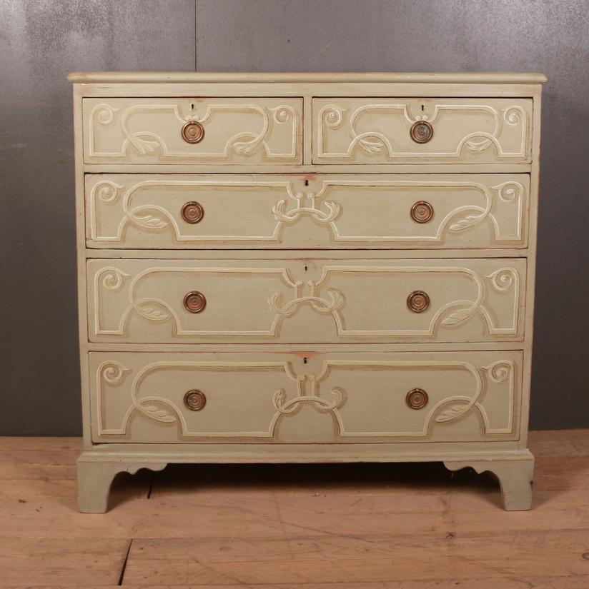 Good early 19th century decorated pine chest of drawers. Later paint. 1820

Dimensions
43 inches (109 cms) wide
19.5 inches (50 cms) deep
41.5 inches (105 cms) high.
  
   