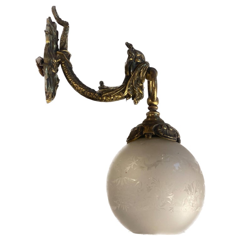 Decorated crystal and bronze wall lamp For Sale at 1stDibs