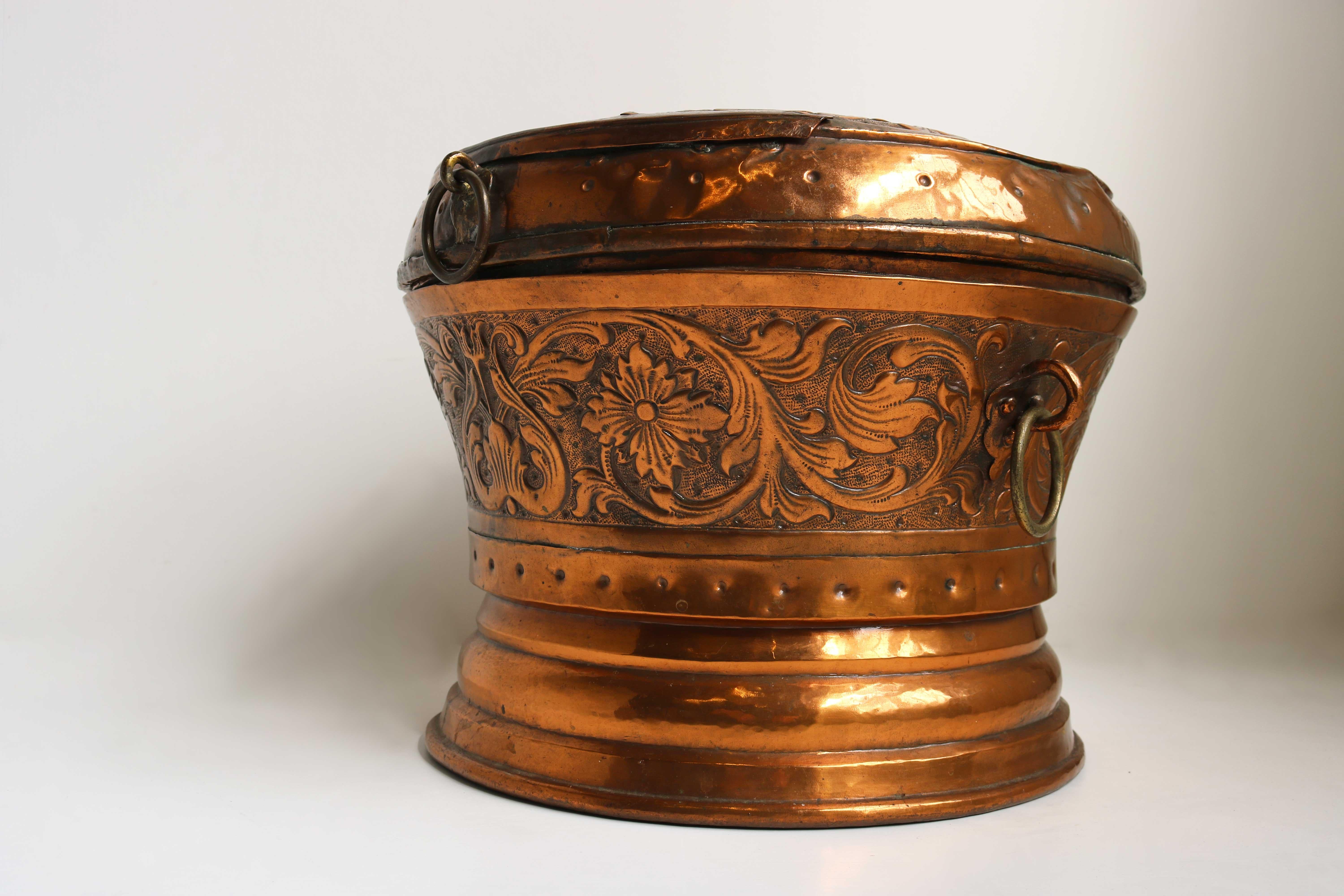 Decorated Dutch Antique Copper Bowl / Pot with Lid, 18th Century, Dated 1750 For Sale 3