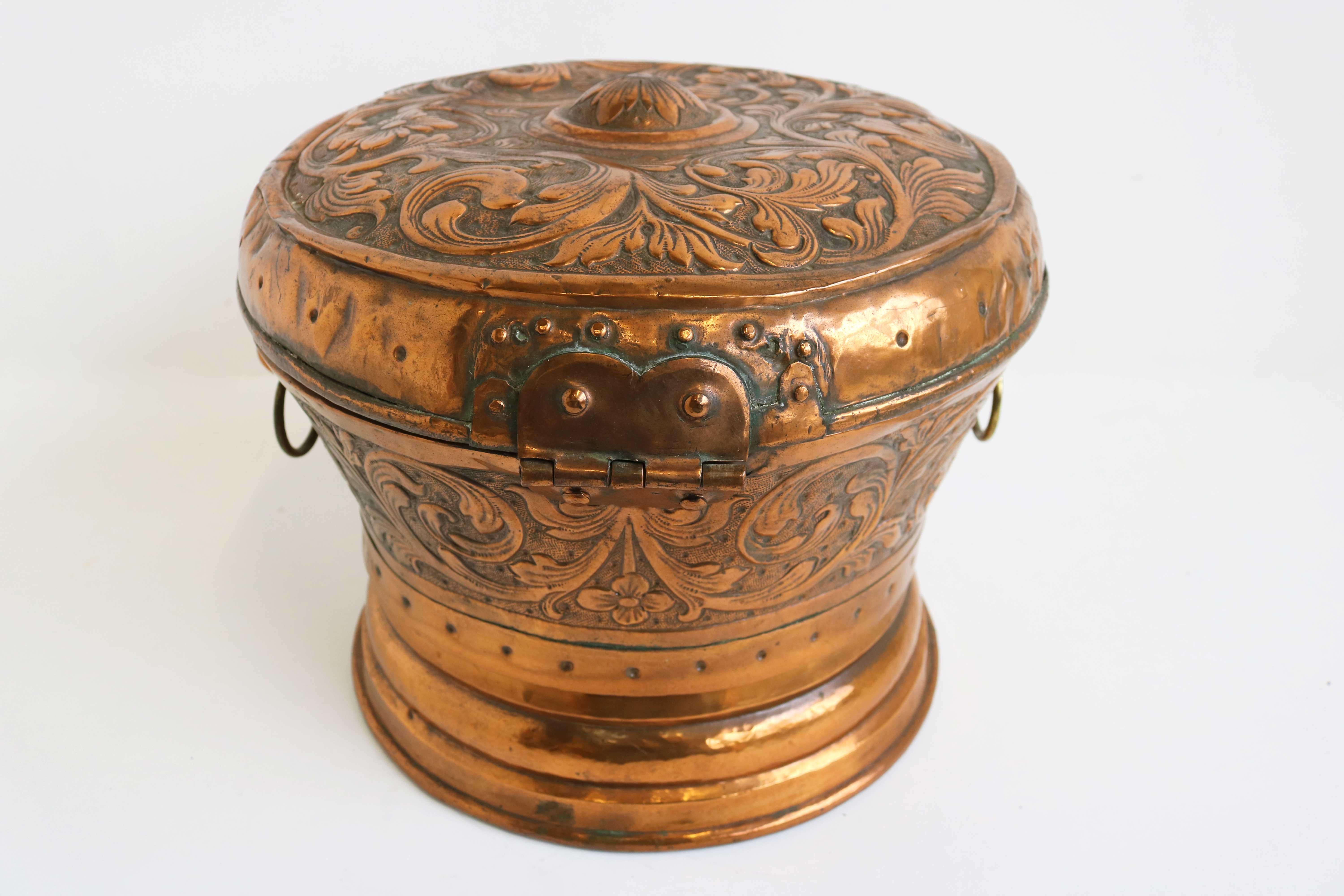 Decorated Dutch Antique Copper Bowl / Pot with Lid, 18th Century, Dated 1750 For Sale 4