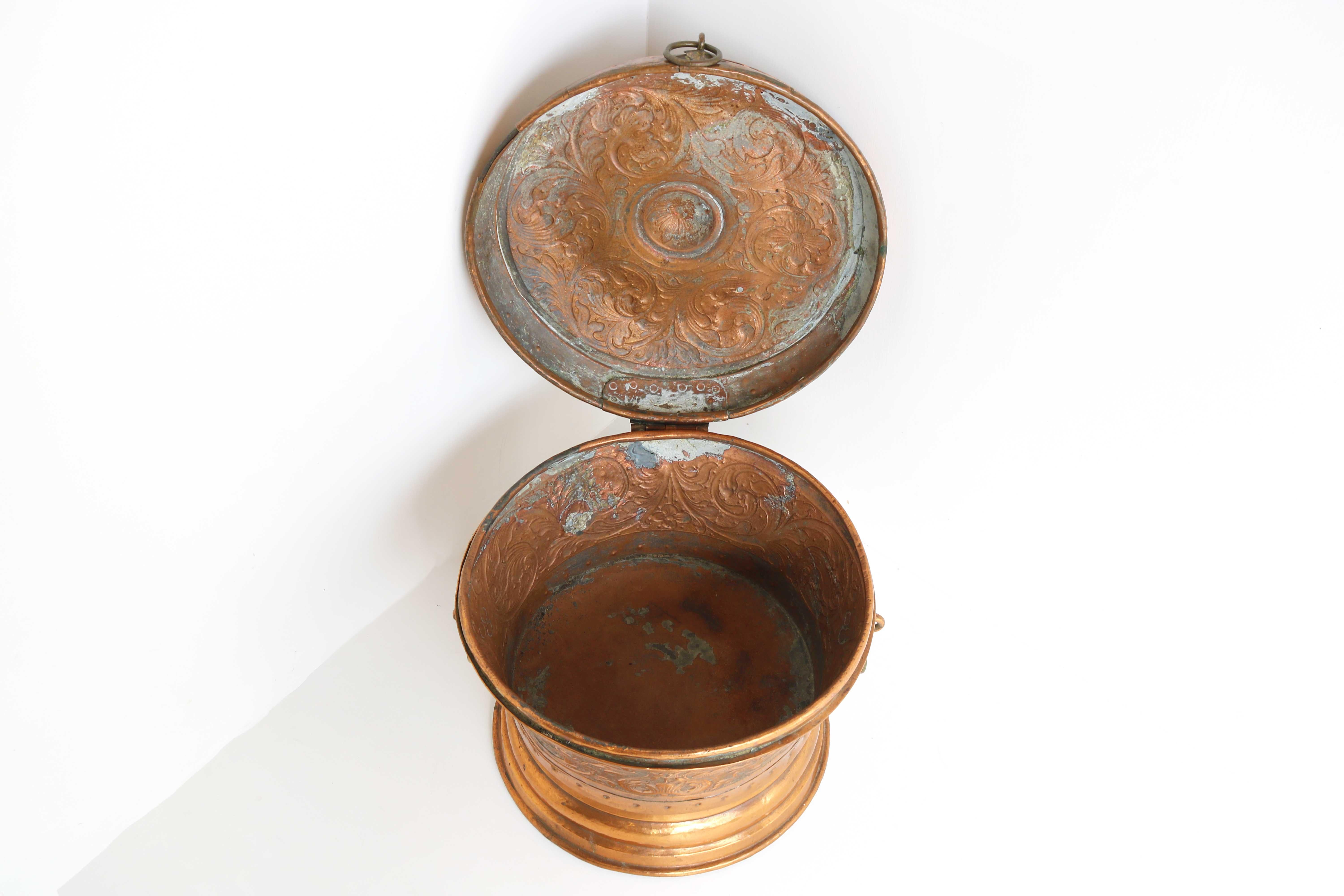 Decorated Dutch Antique Copper Bowl / Pot with Lid, 18th Century, Dated 1750 For Sale 5