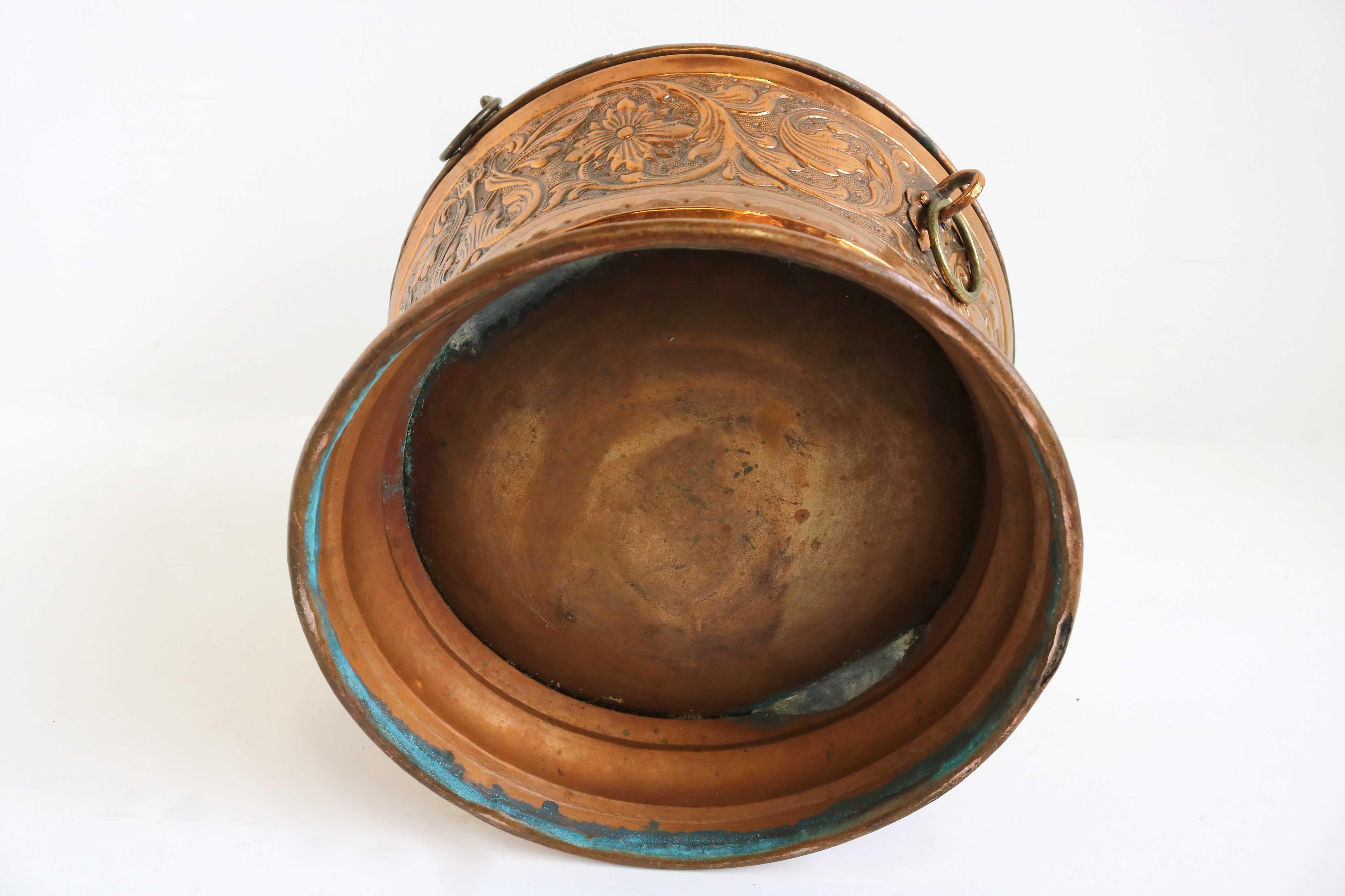 Decorated Dutch Antique Copper Bowl / Pot with Lid, 18th Century, Dated 1750 For Sale 7
