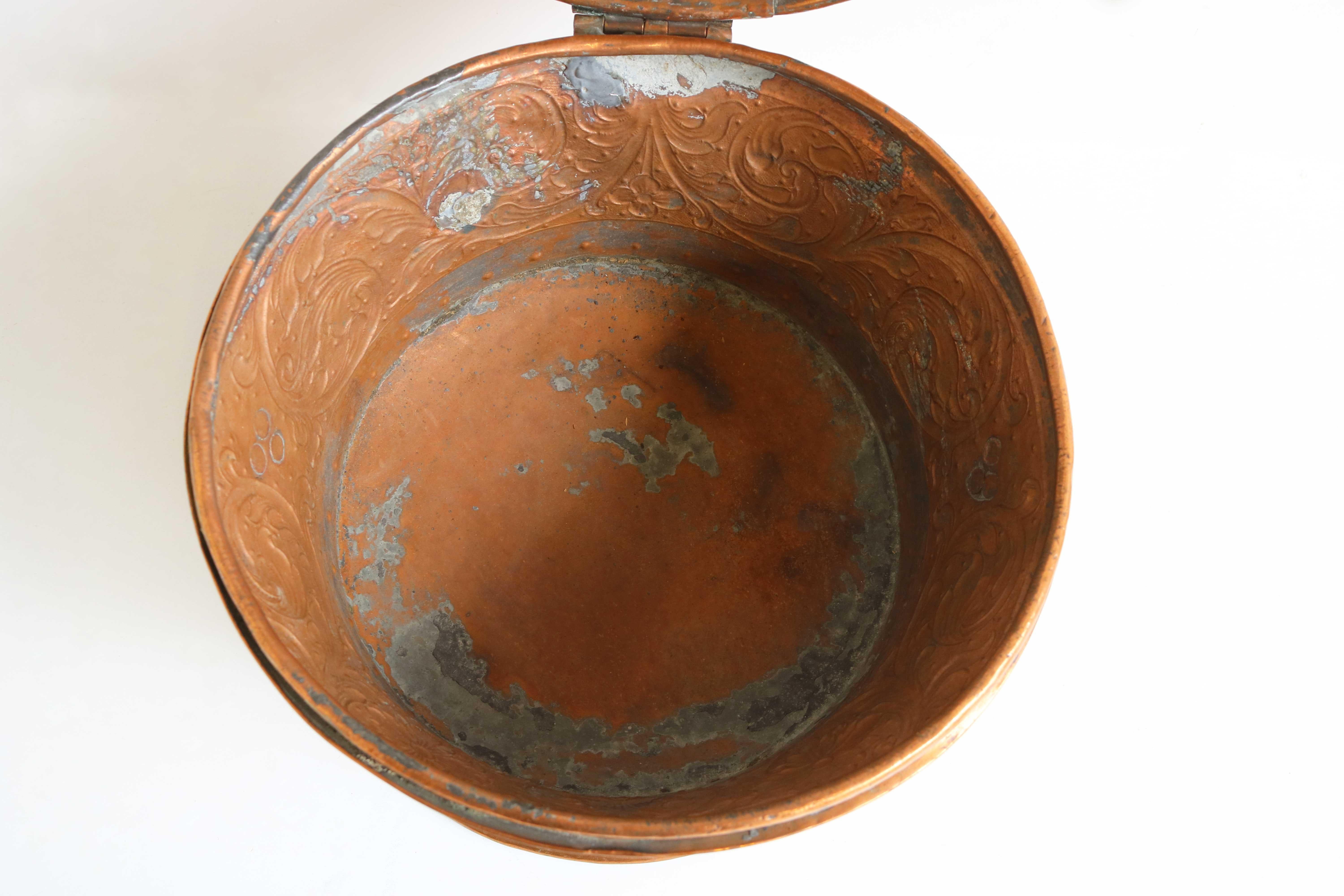 Decorated Dutch Antique Copper Bowl / Pot with Lid, 18th Century, Dated 1750 For Sale 10
