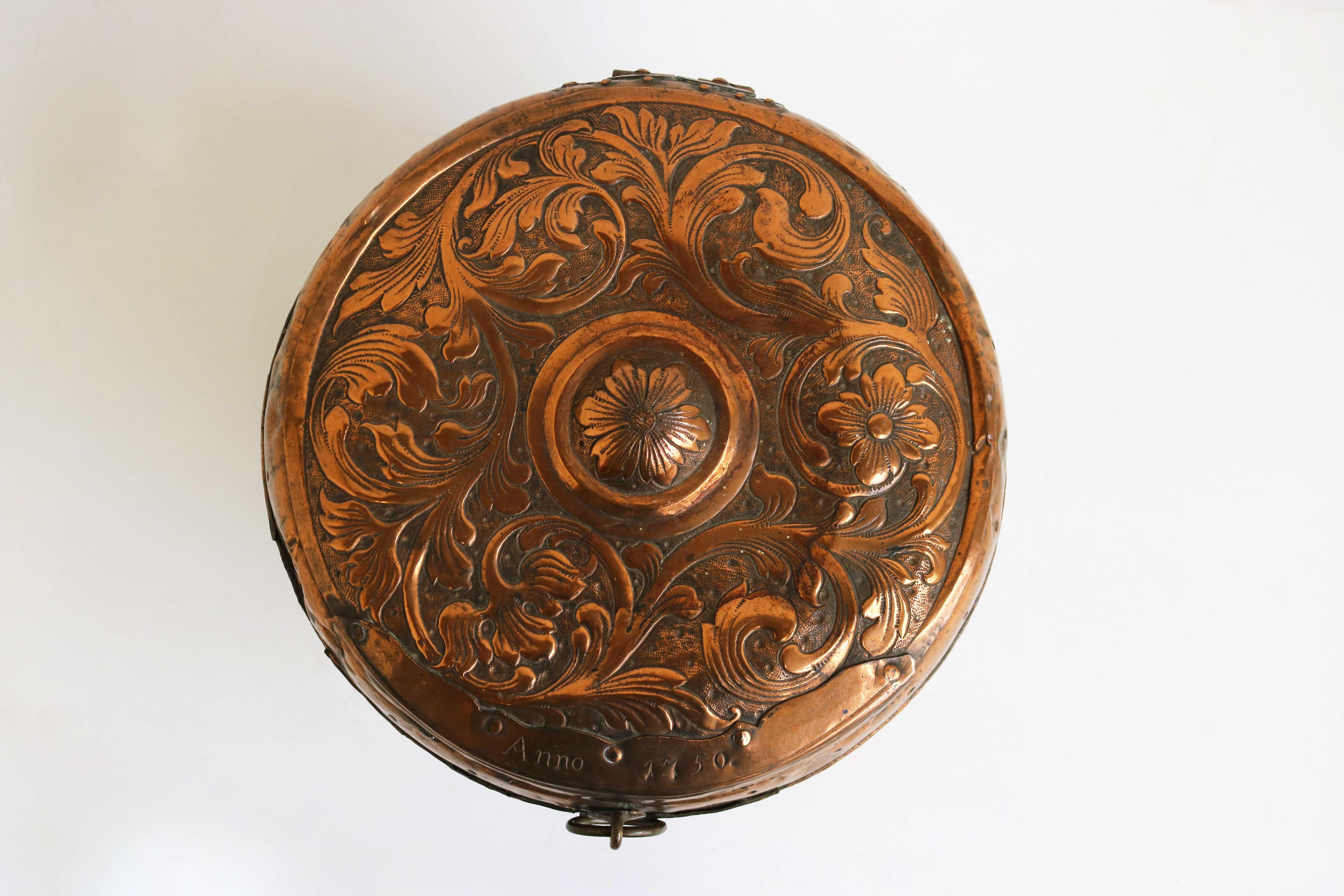 Hand-Crafted Decorated Dutch Antique Copper Bowl / Pot with Lid, 18th Century, Dated 1750 For Sale