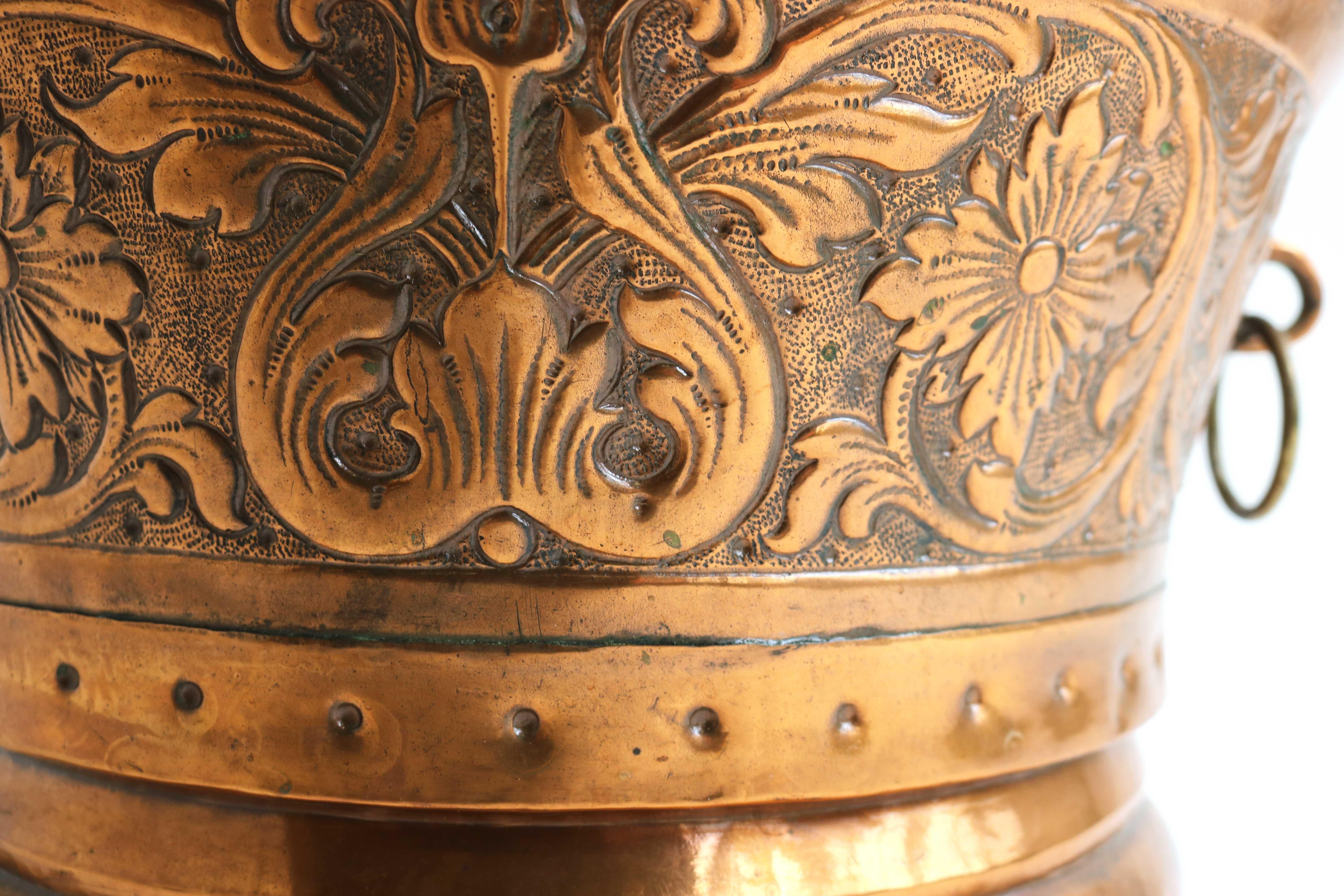 Decorated Dutch Antique Copper Bowl / Pot with Lid, 18th Century, Dated 1750 For Sale 1