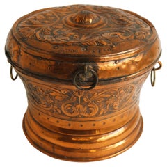 Bol / pot en cuivre ancien hollandais décoré avec couvercle, 18ème siècle, daté de 1750