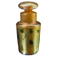 Bouteille à parfum en verre décorée en forme de cœur et de vigne par Tiffany Studios New York