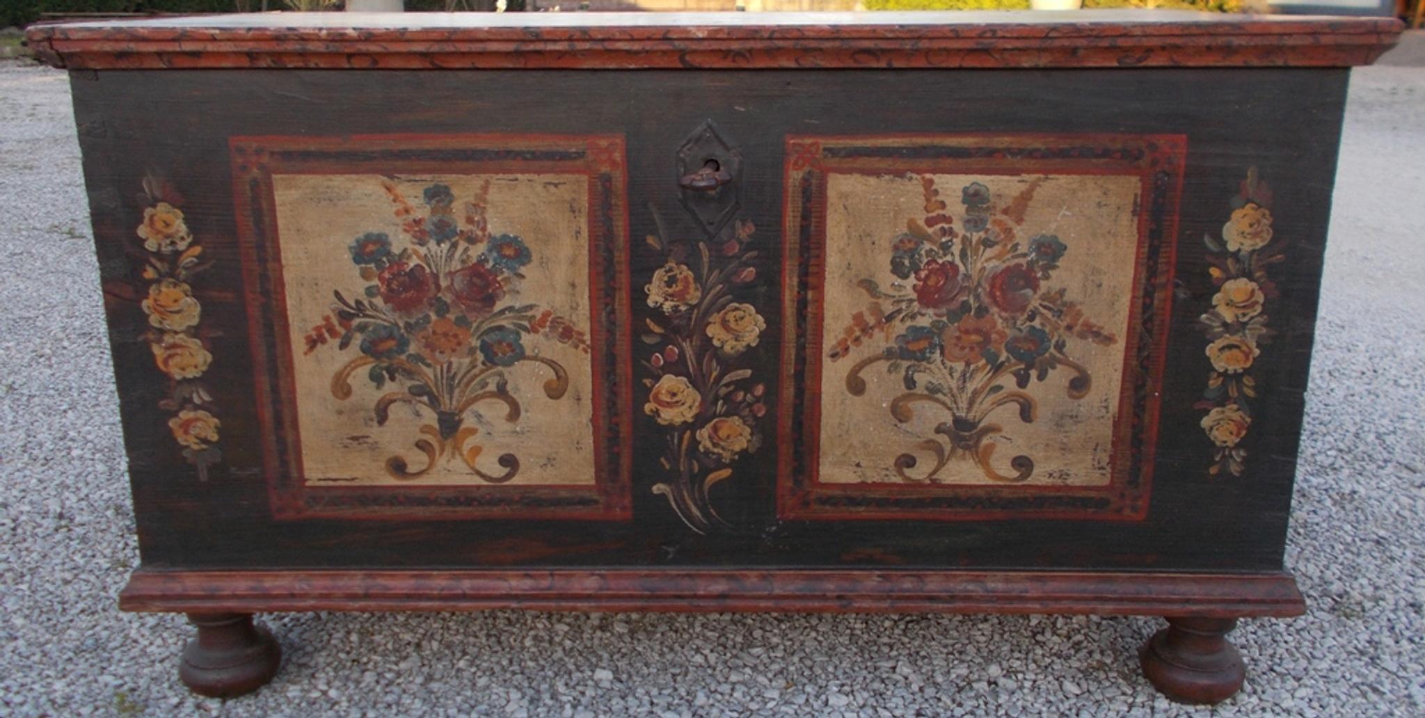 Decorated larch wooden chest
Mid 19th century
Complete with all hardware and original painting
Restored with conservative method
Internal drawer and secrets
From south tyrol zone
