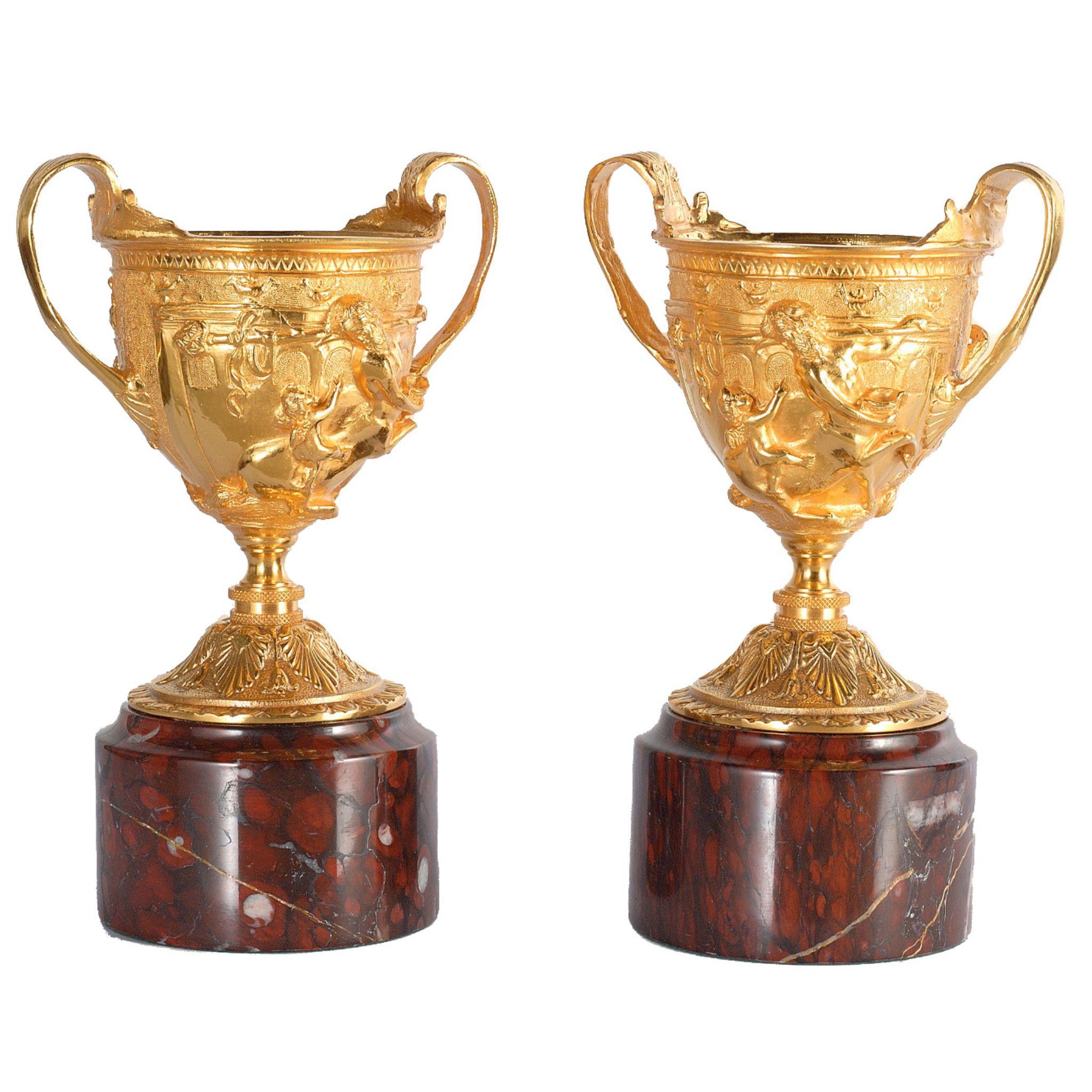 Add some sophistication and elegance to your living space with our decorated satin brass cup on a red marble base. Perfect for holding small items or just as a decorative piece, this accessory will enhance your decor. Shop now and enjoy a more