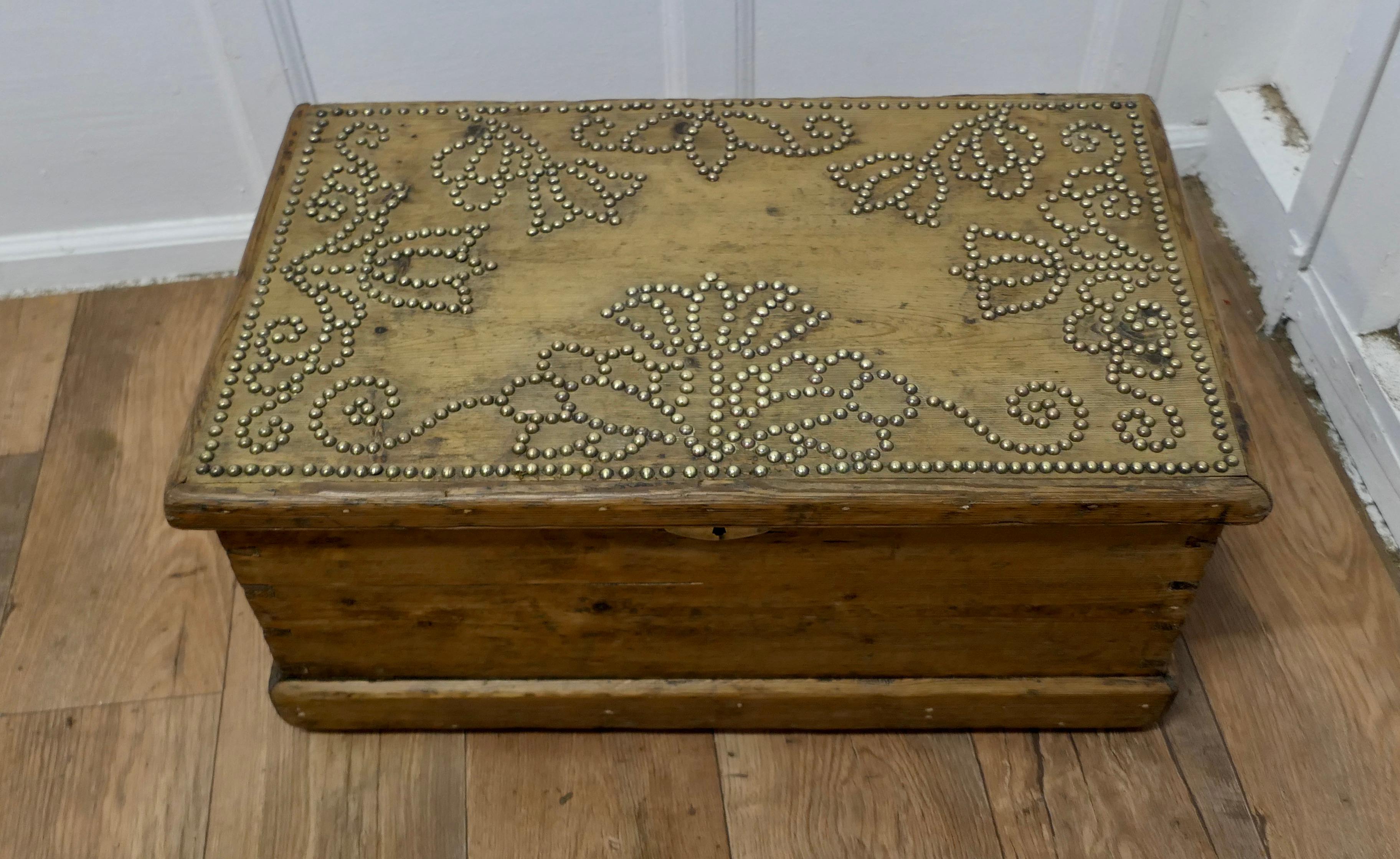 Decorated Victorian Pine Blanket Box with Stud-work Design     In Good Condition For Sale In Chillerton, Isle of Wight
