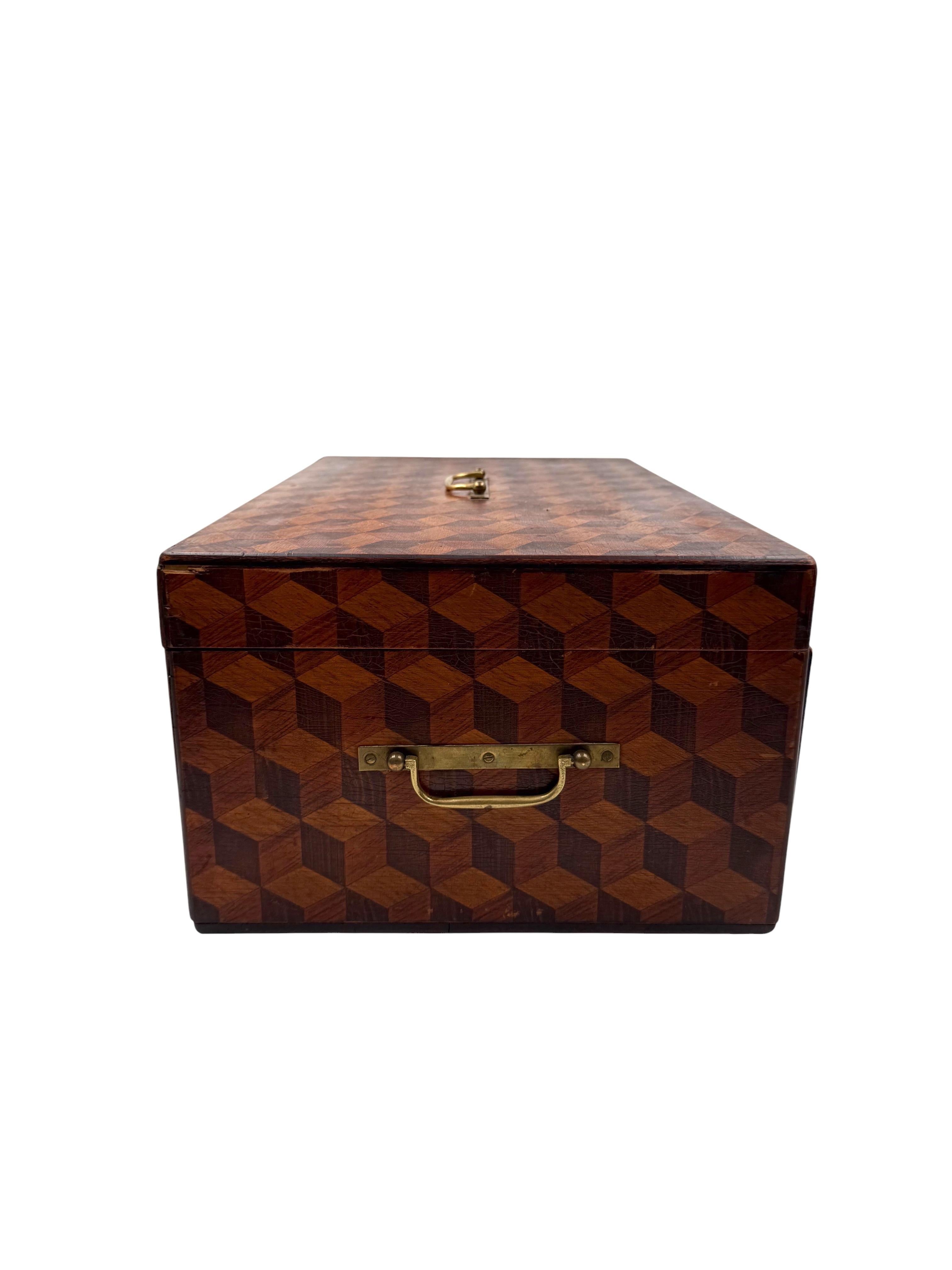 Decorated wooden drawers Box, UK 1900s in vendita 4
