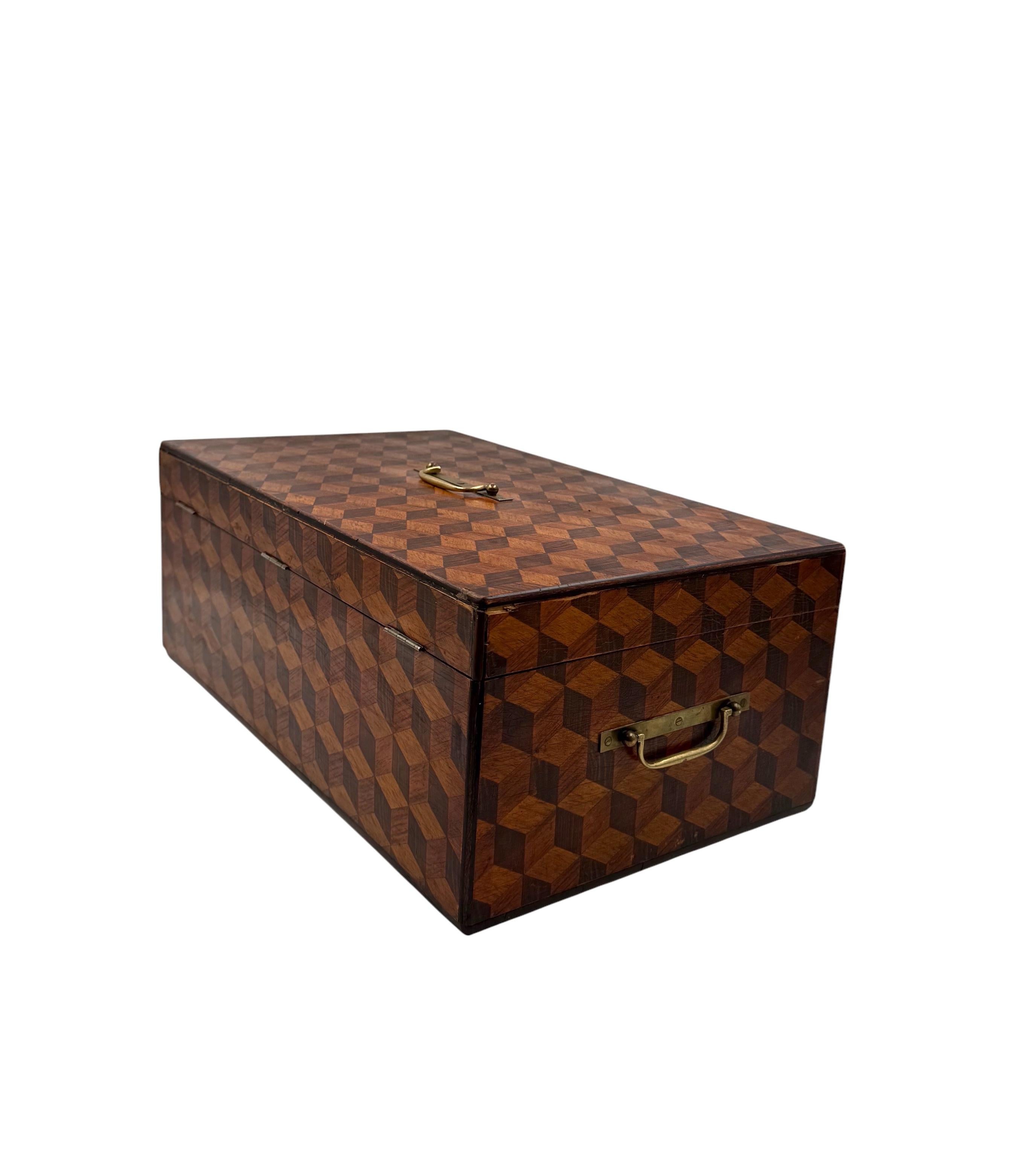 Decorated wooden drawers Box, UK 1900s in vendita 7
