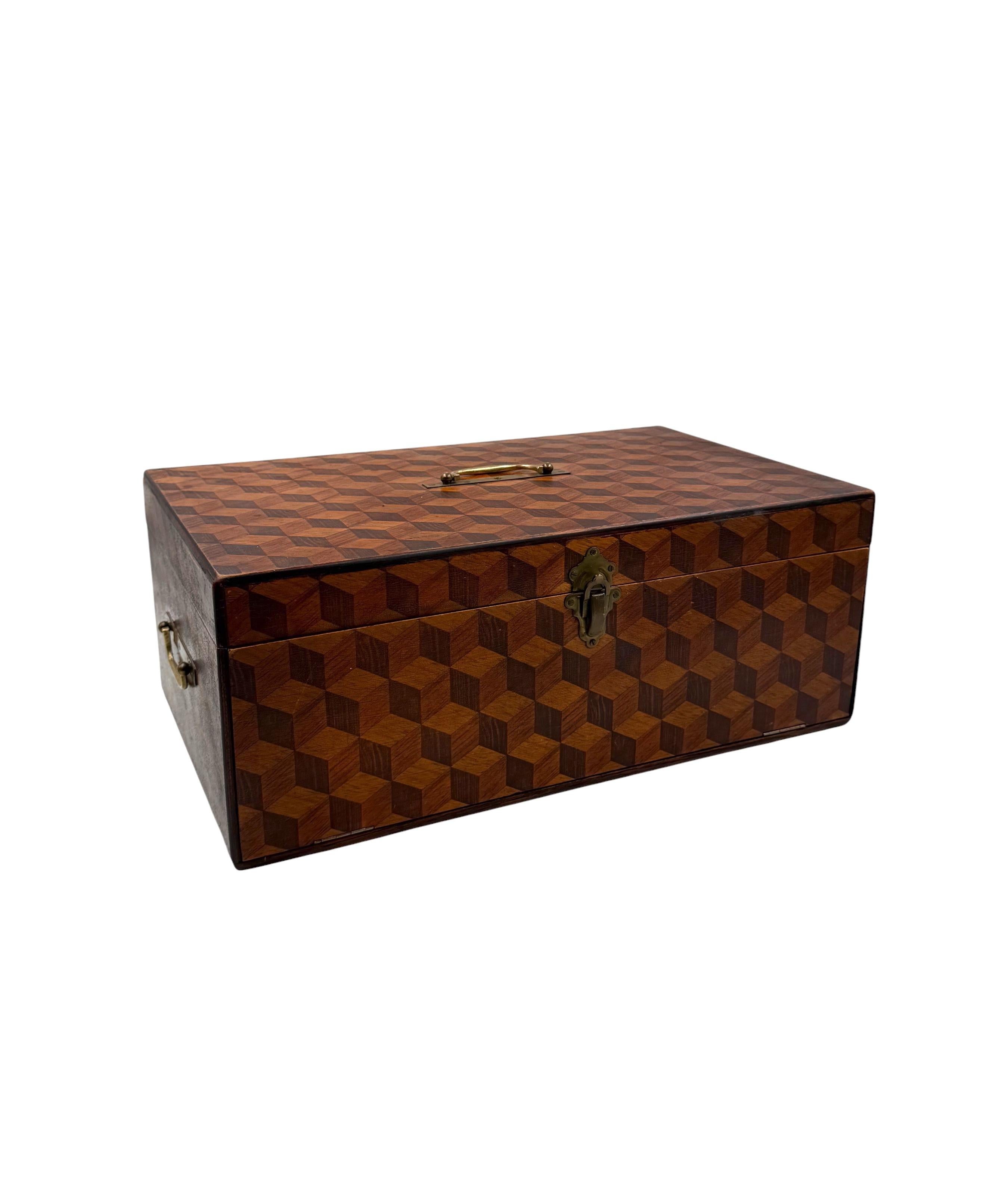 Decorated wooden drawers Box, UK 1900s in vendita 8